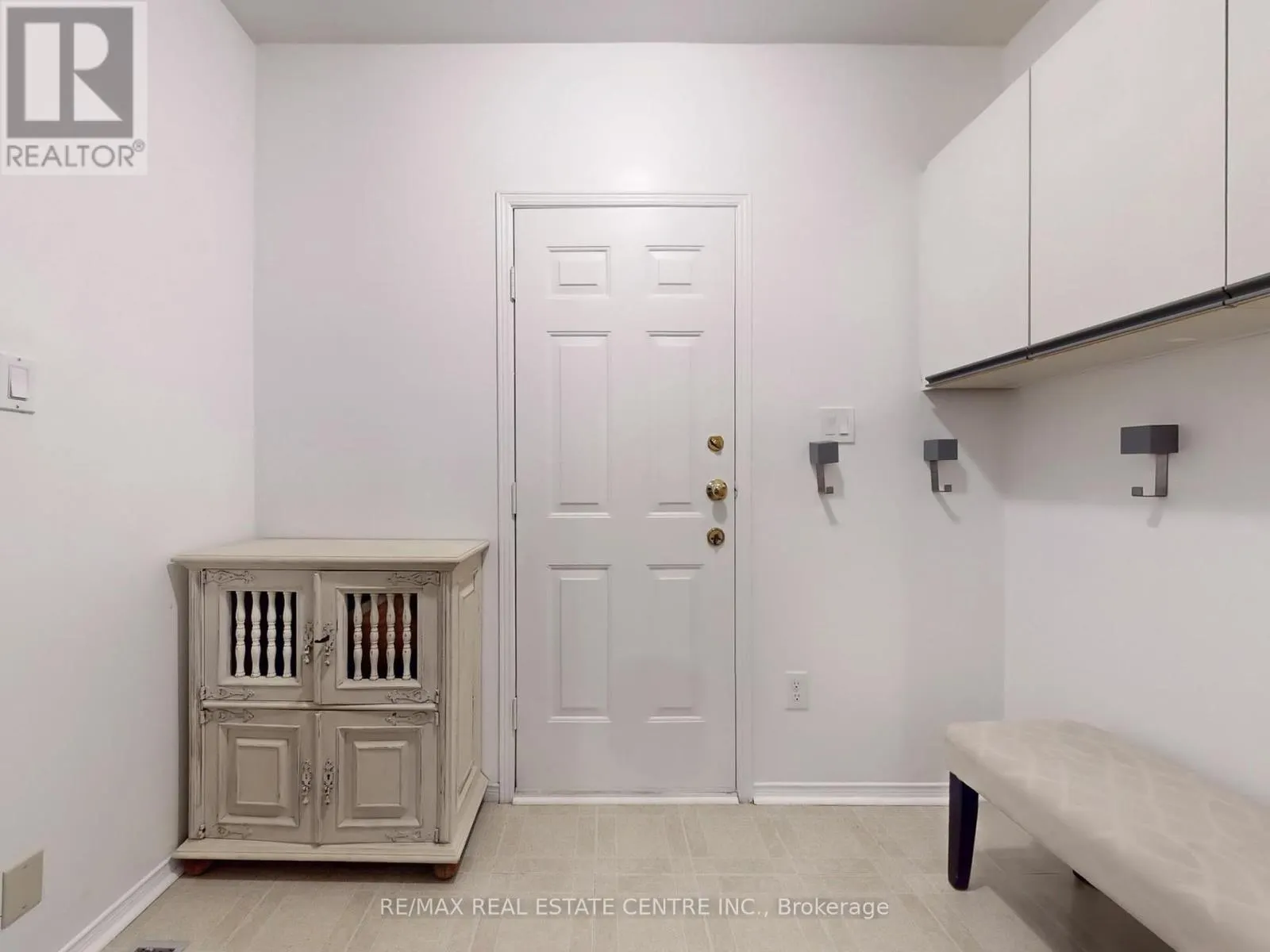 4026 RENFREW CRESCENT