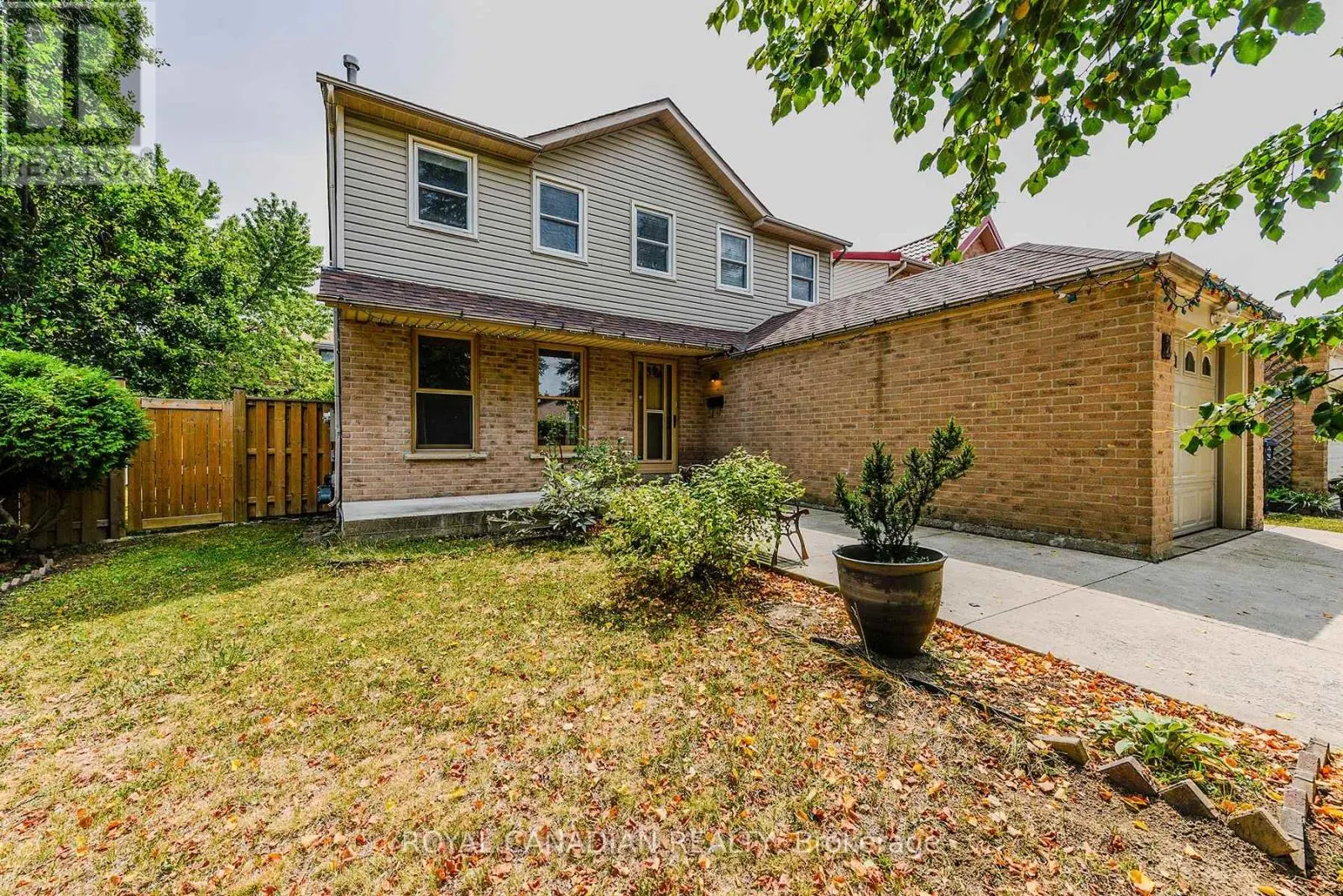 2 MAYBERRY COURT