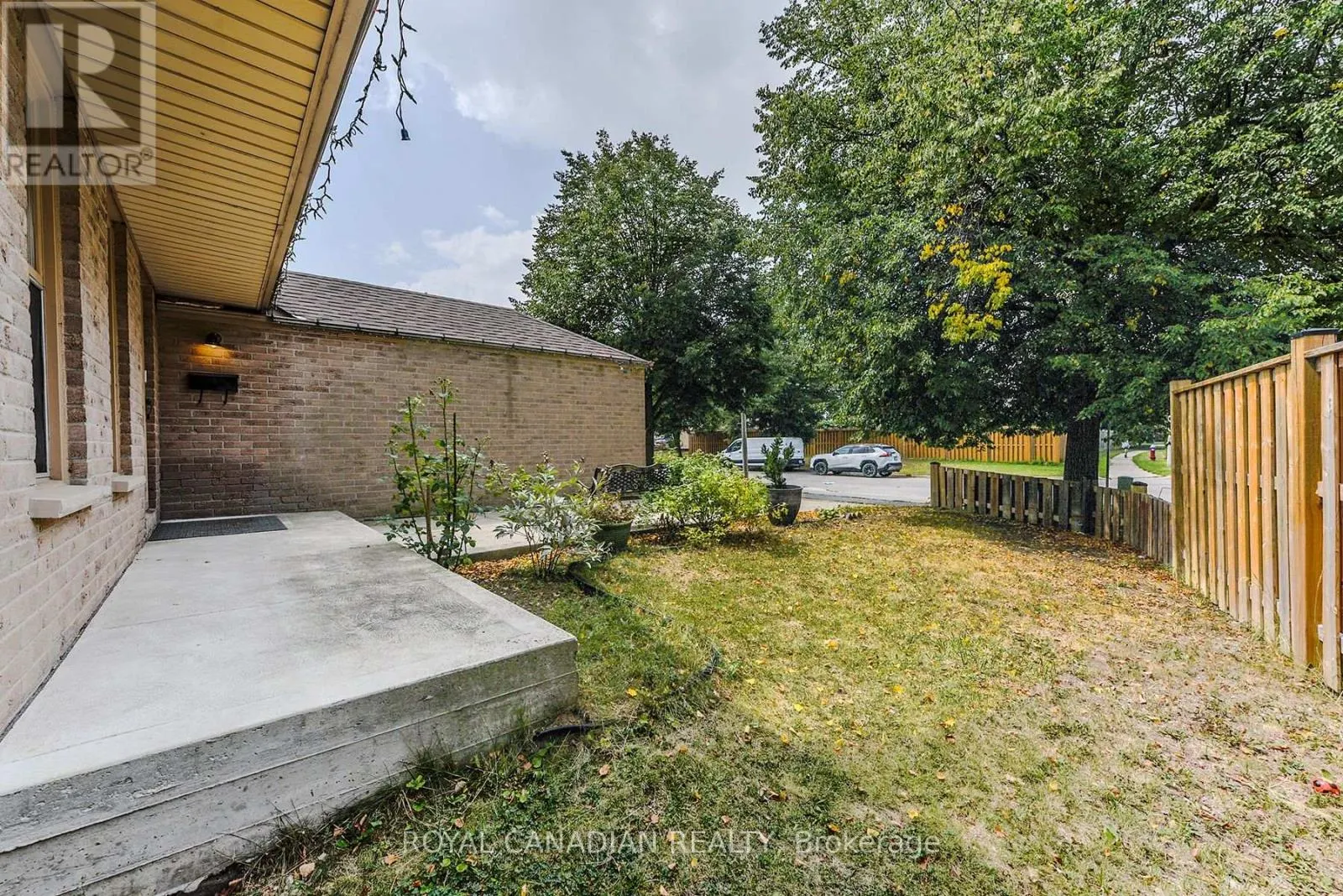 2 MAYBERRY COURT