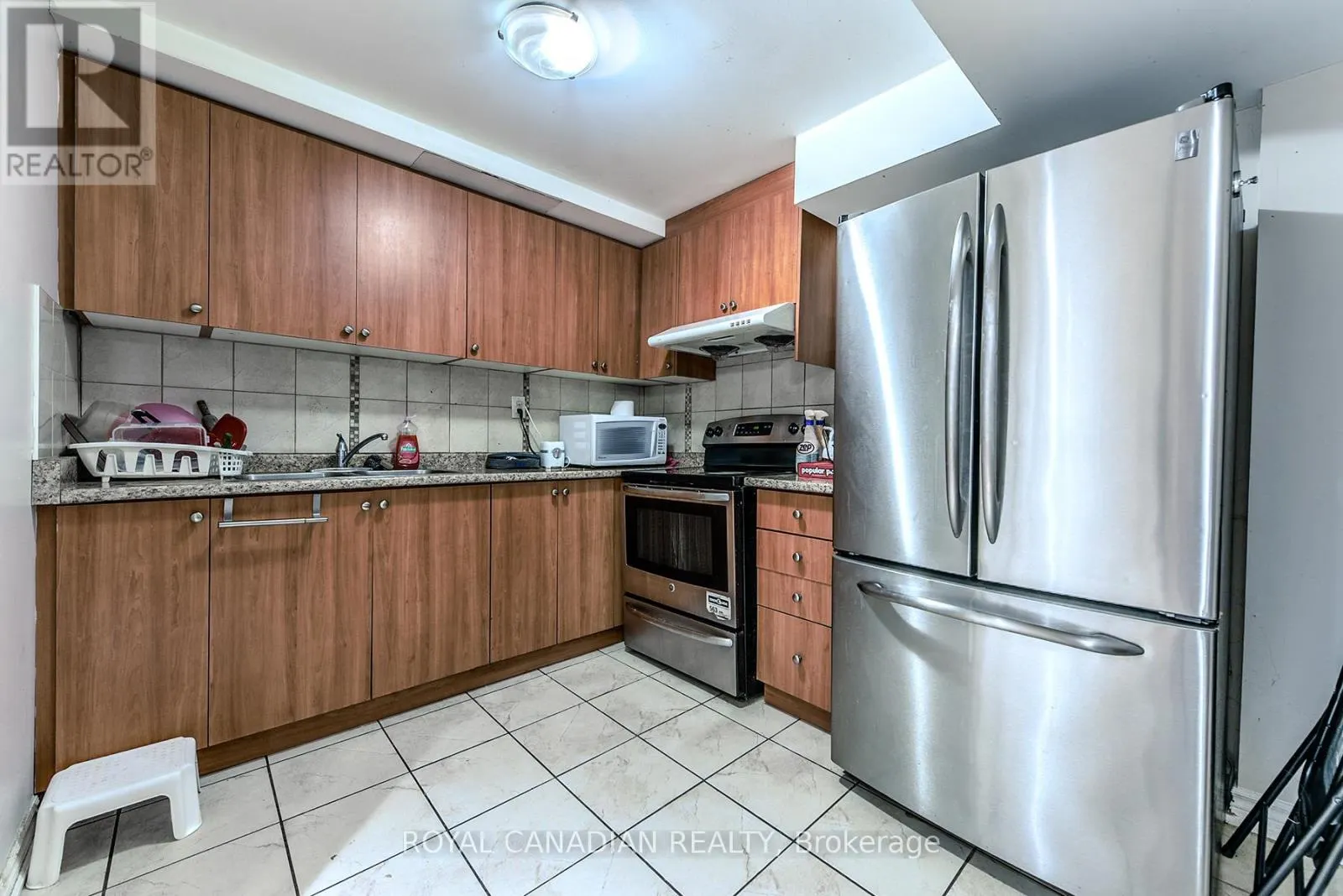 2 MAYBERRY COURT