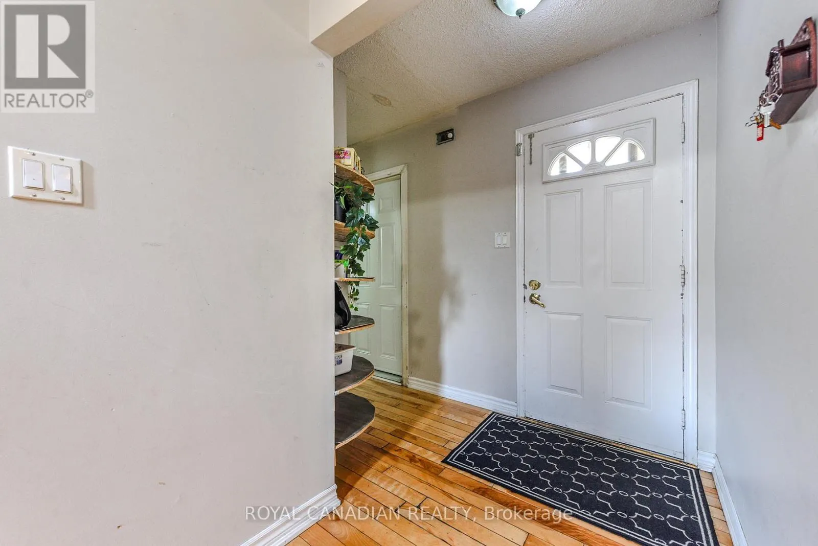 2 MAYBERRY COURT