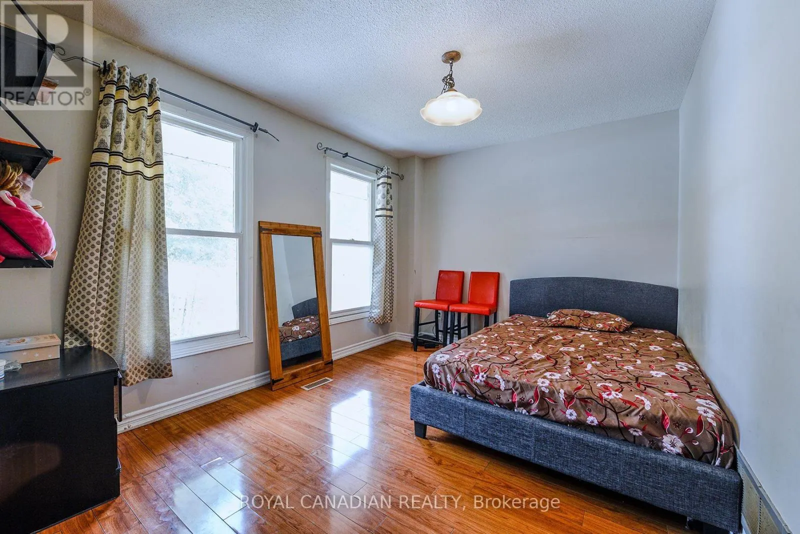 2 MAYBERRY COURT