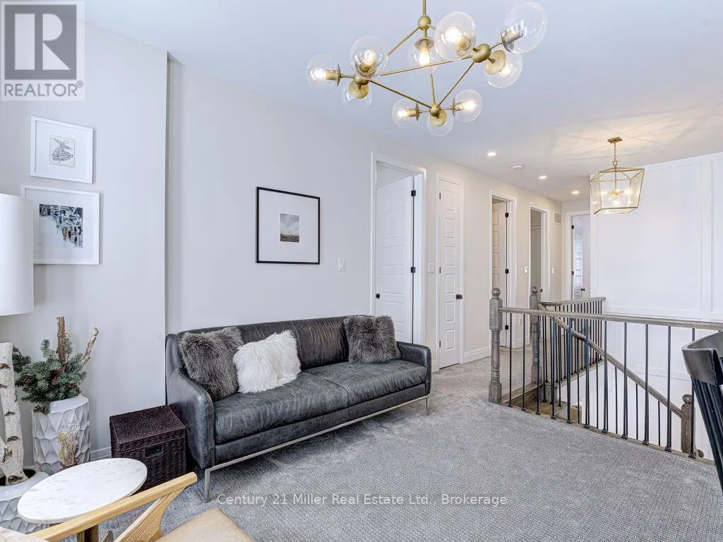 517 KENNEDY CIRCLE W