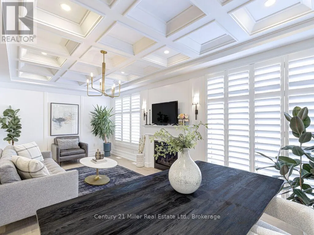 517 KENNEDY CIRCLE W