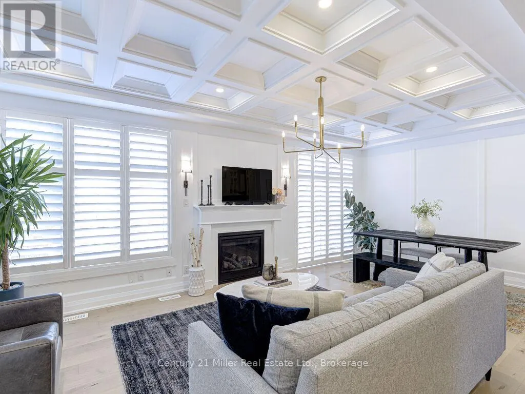 517 KENNEDY CIRCLE W