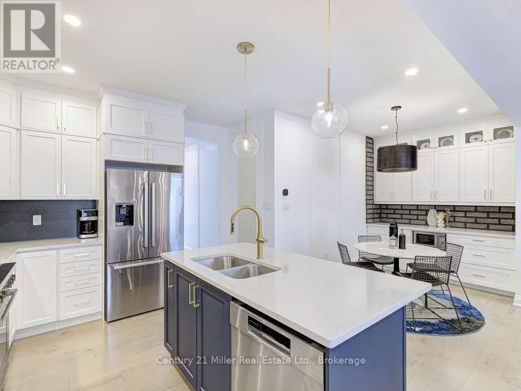 517 KENNEDY CIRCLE W