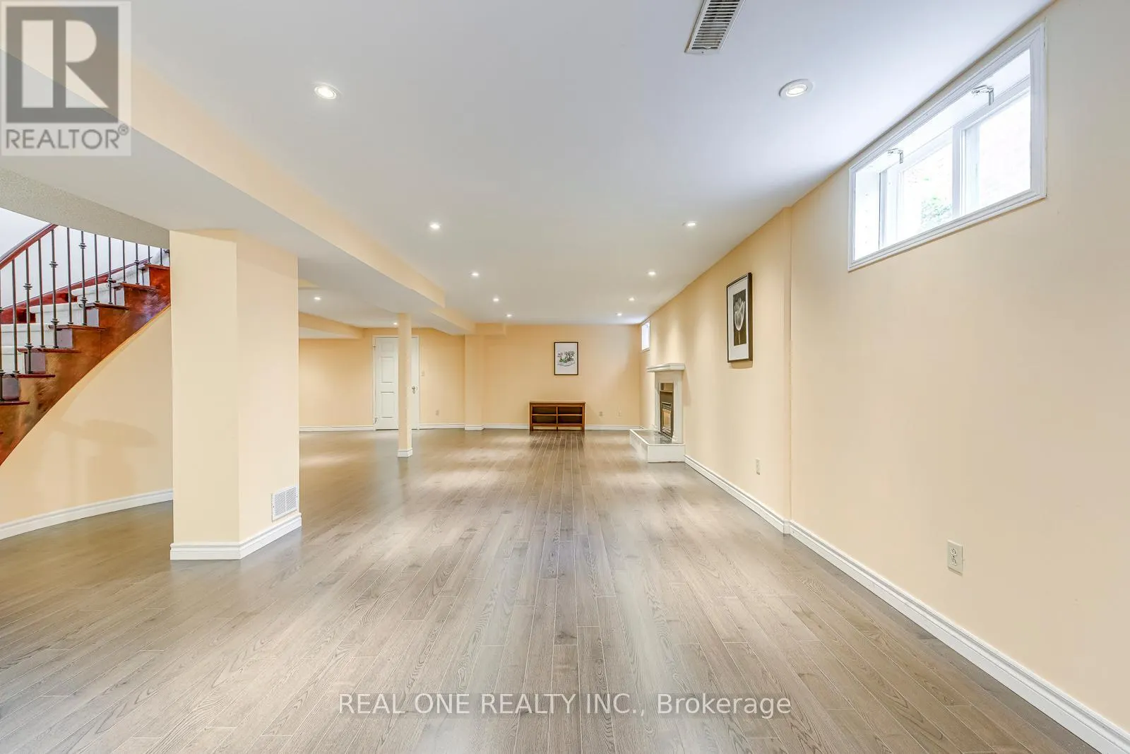 1237 WOODVIEW DRIVE