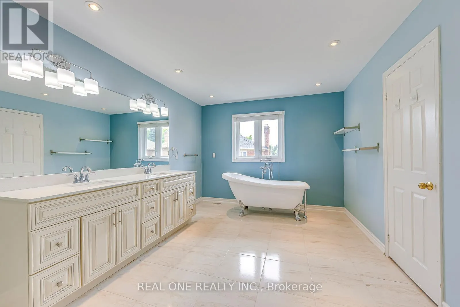 1237 WOODVIEW DRIVE