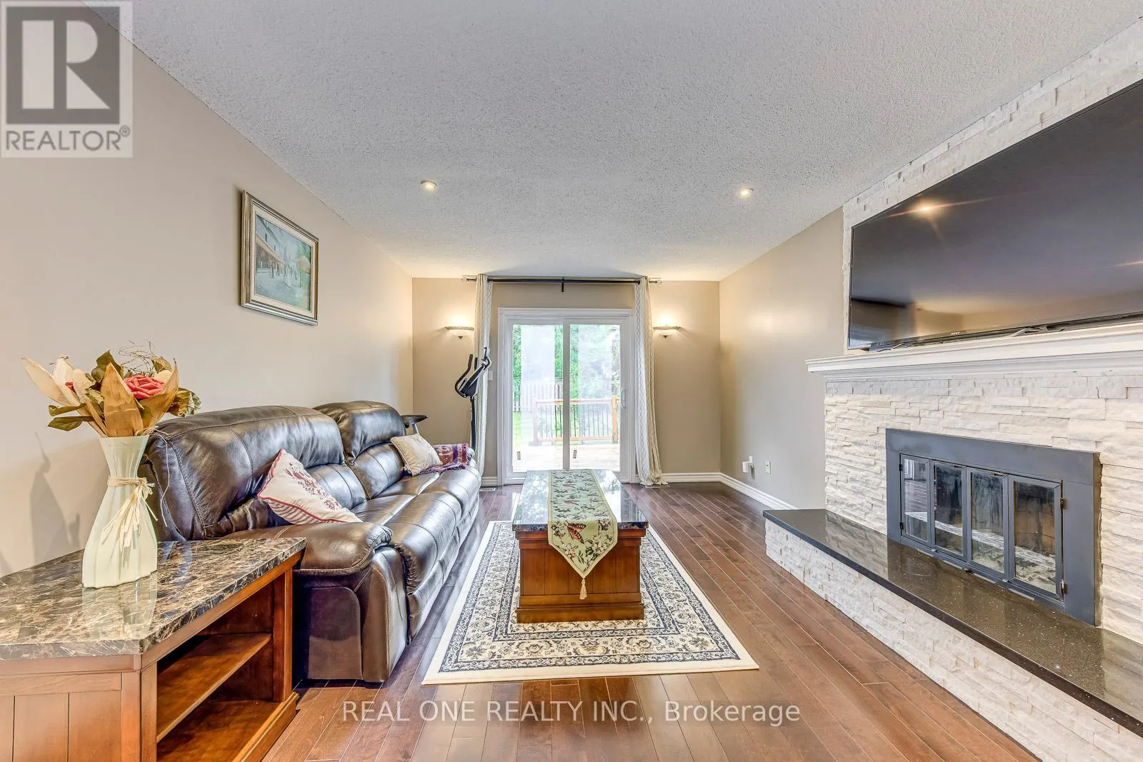 1237 WOODVIEW DRIVE