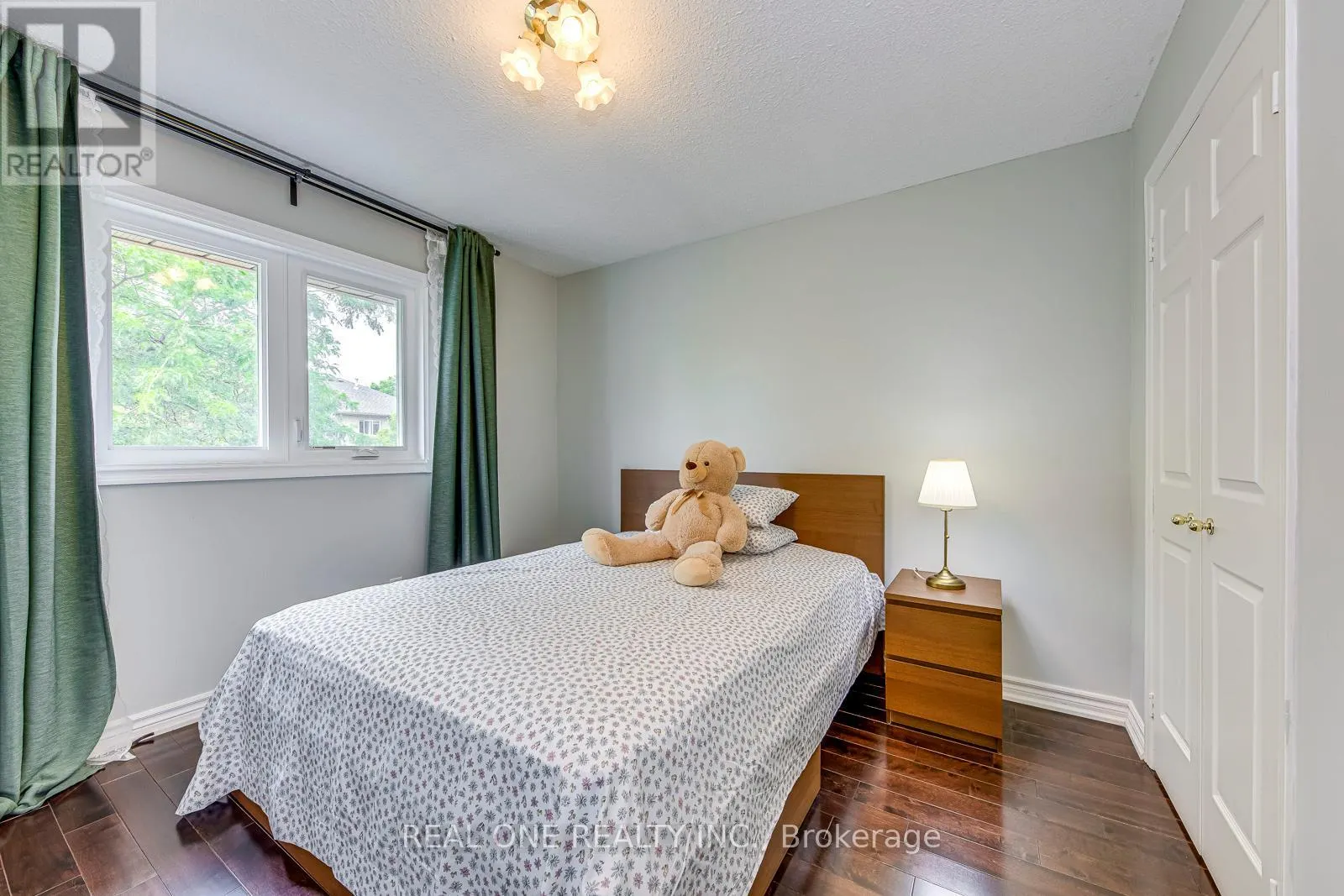 1237 WOODVIEW DRIVE