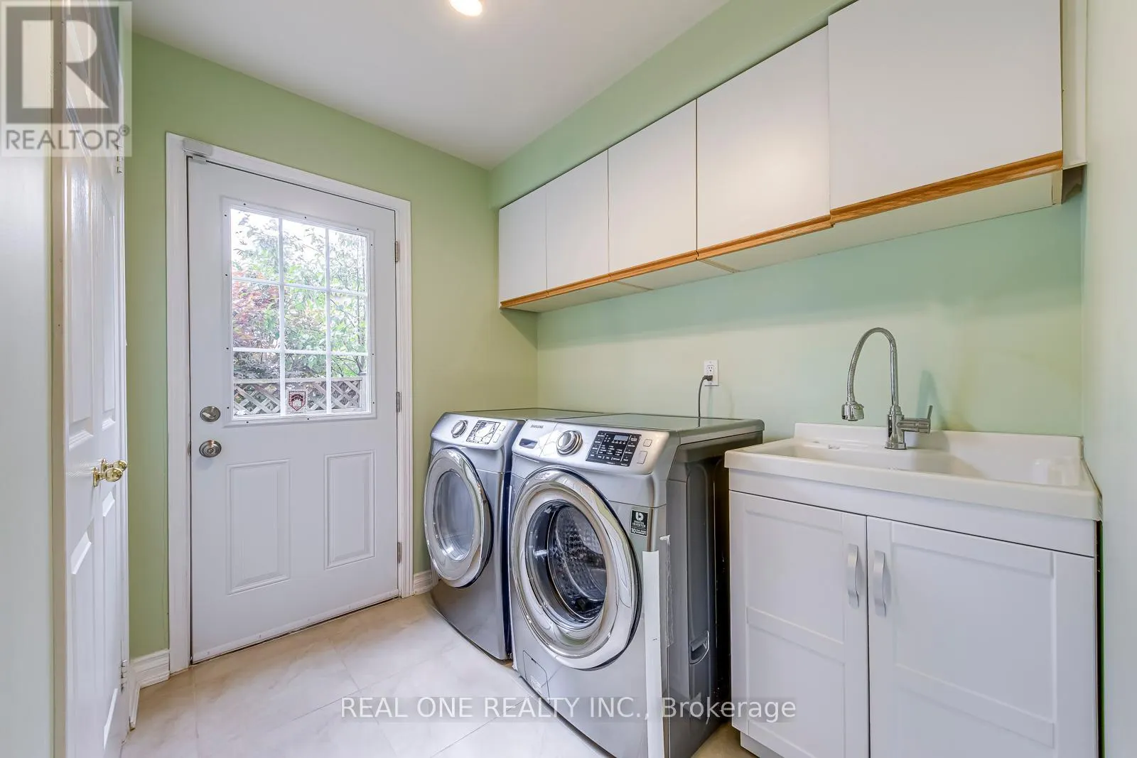 1237 WOODVIEW DRIVE