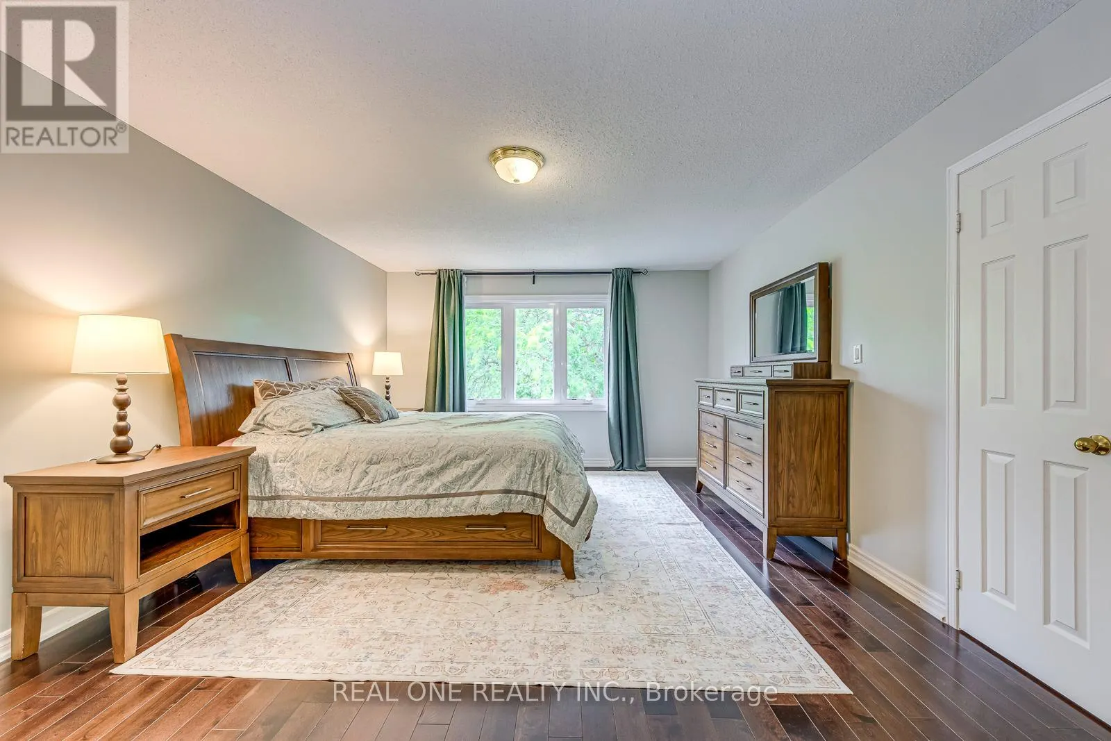 1237 WOODVIEW DRIVE