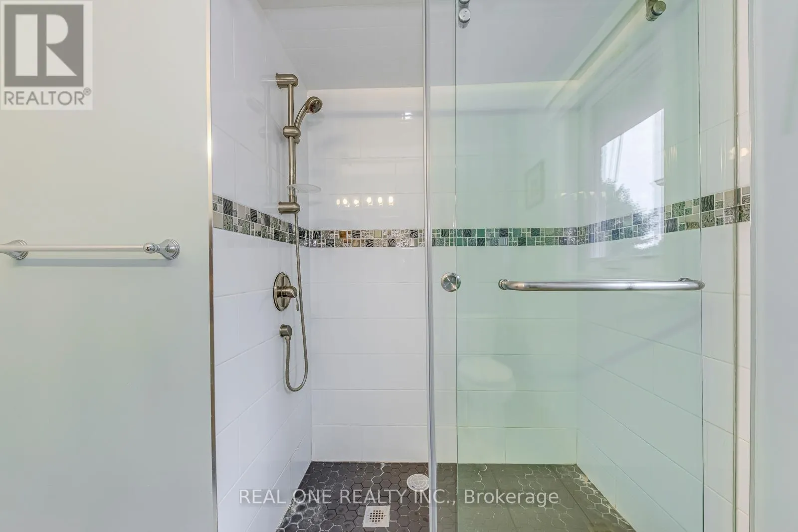 1237 WOODVIEW DRIVE
