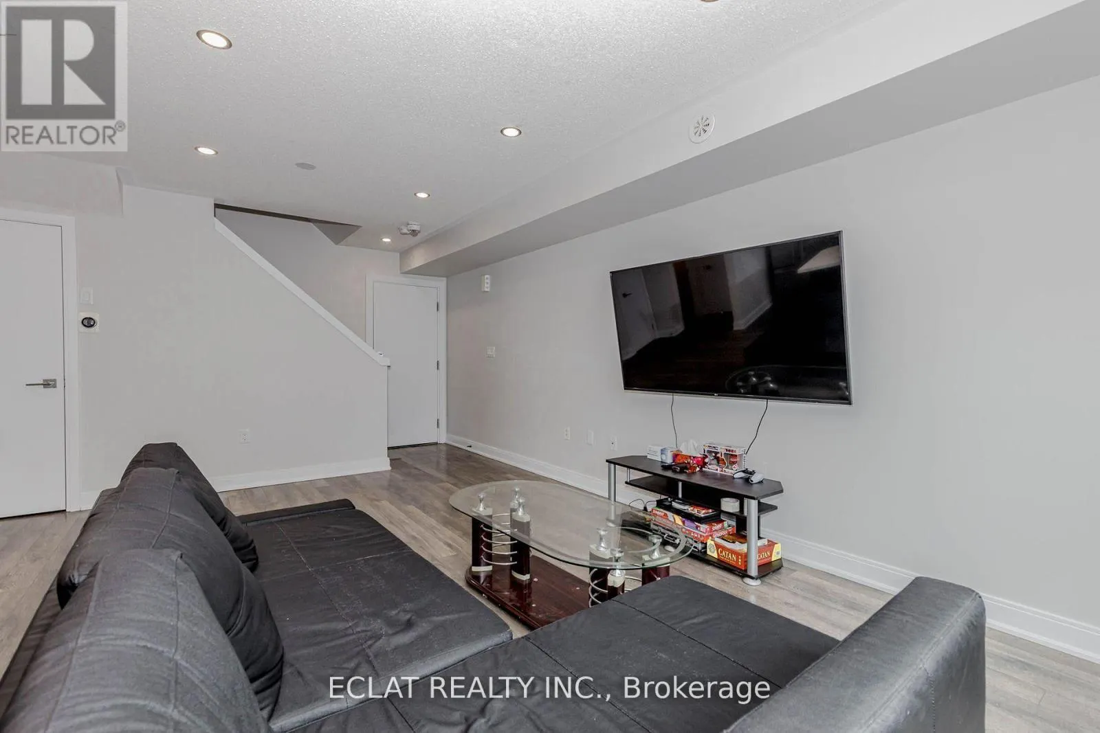 100 - 100 DUFAY ROAD