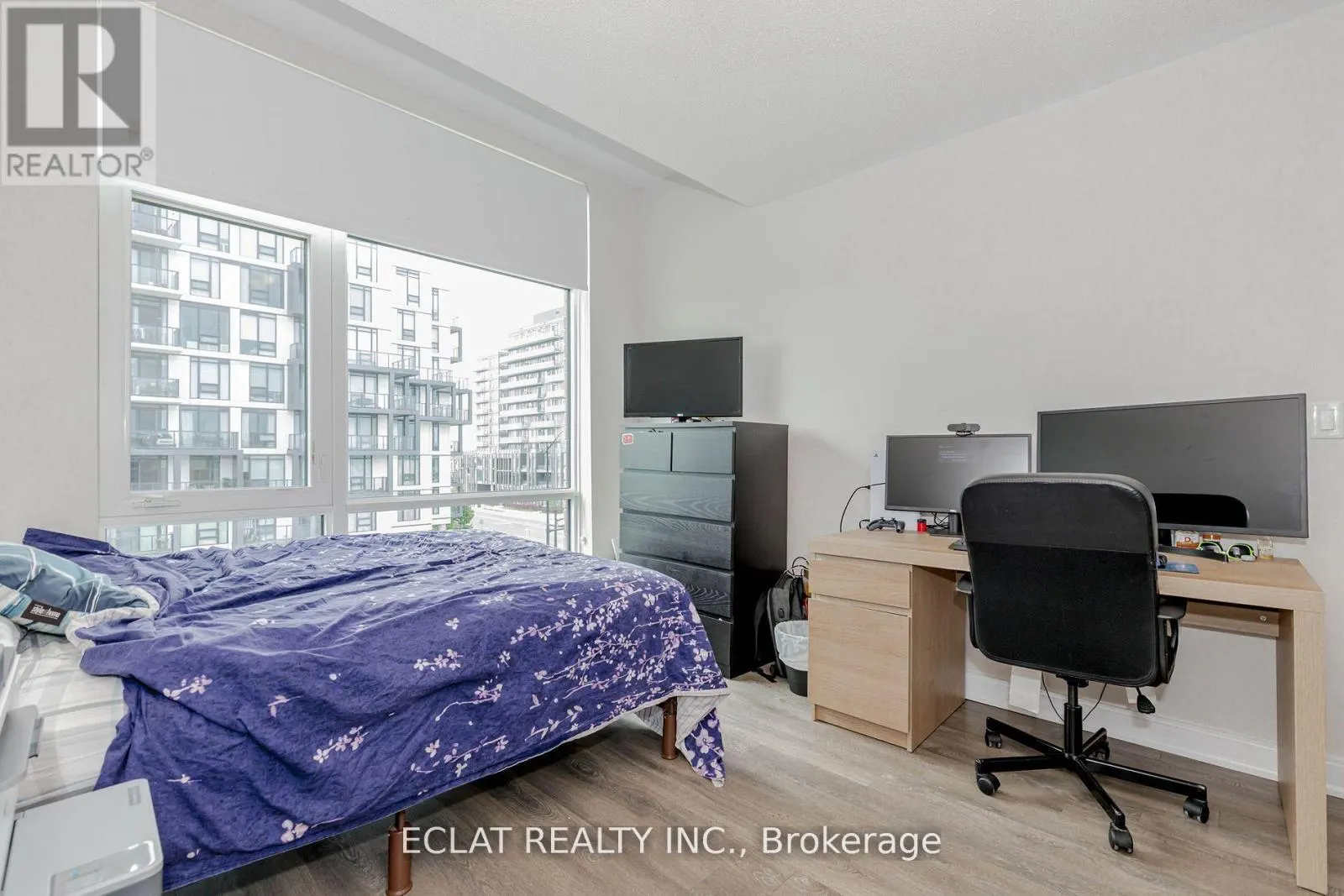 100 - 100 DUFAY ROAD