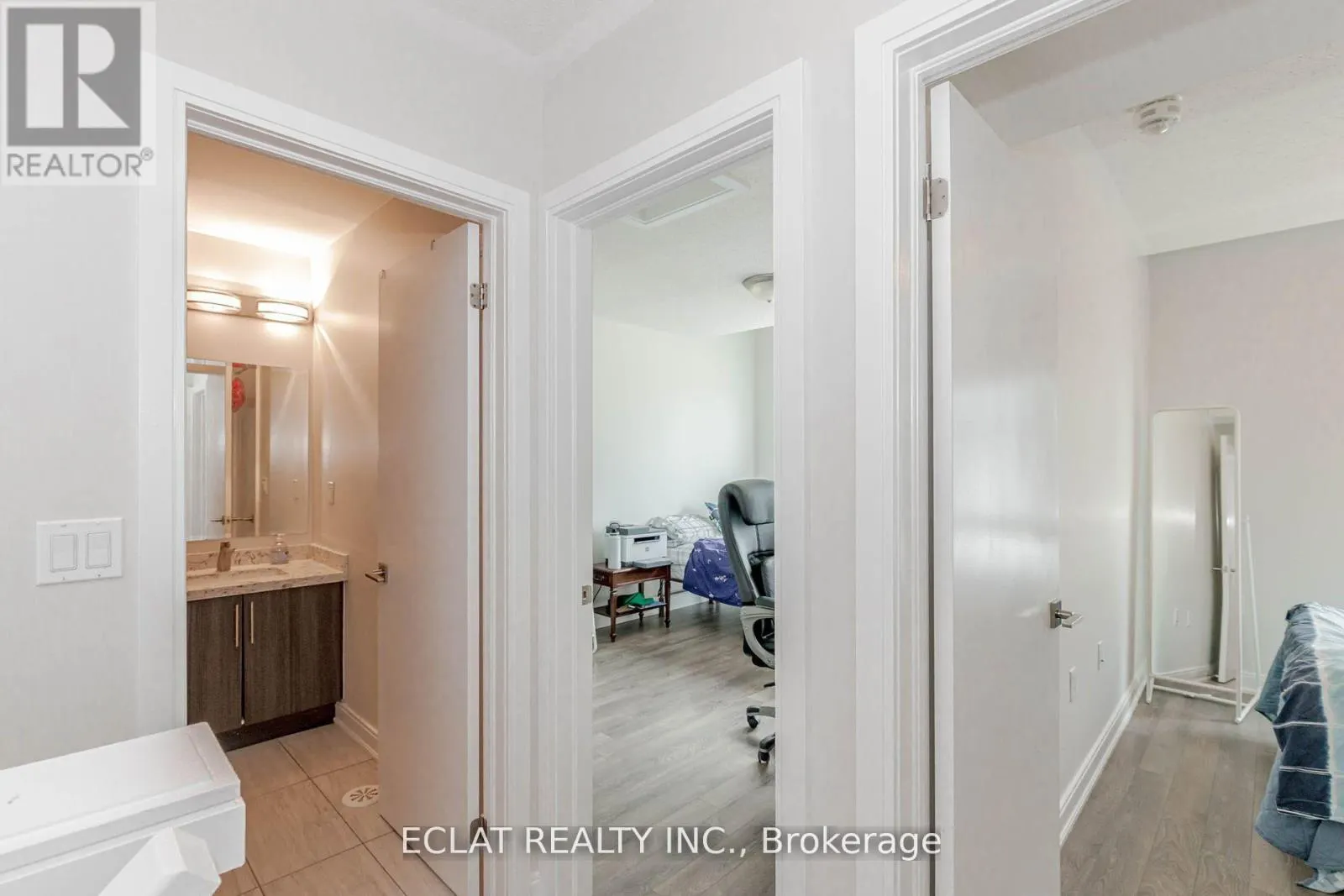 100 - 100 DUFAY ROAD