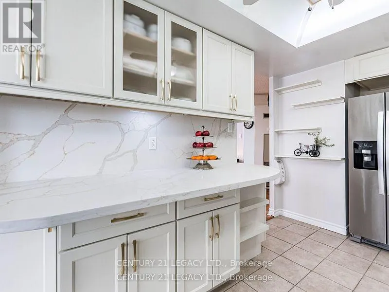 1402 - 8 LISA STREET E