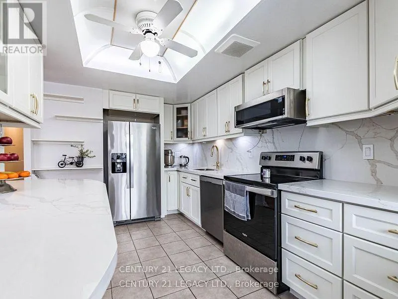 1402 - 8 LISA STREET E