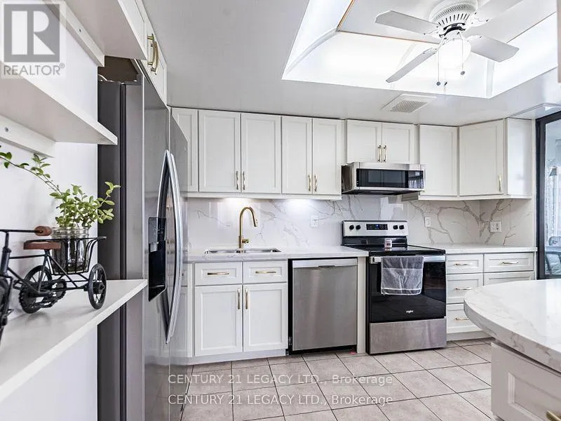 1402 - 8 LISA STREET E