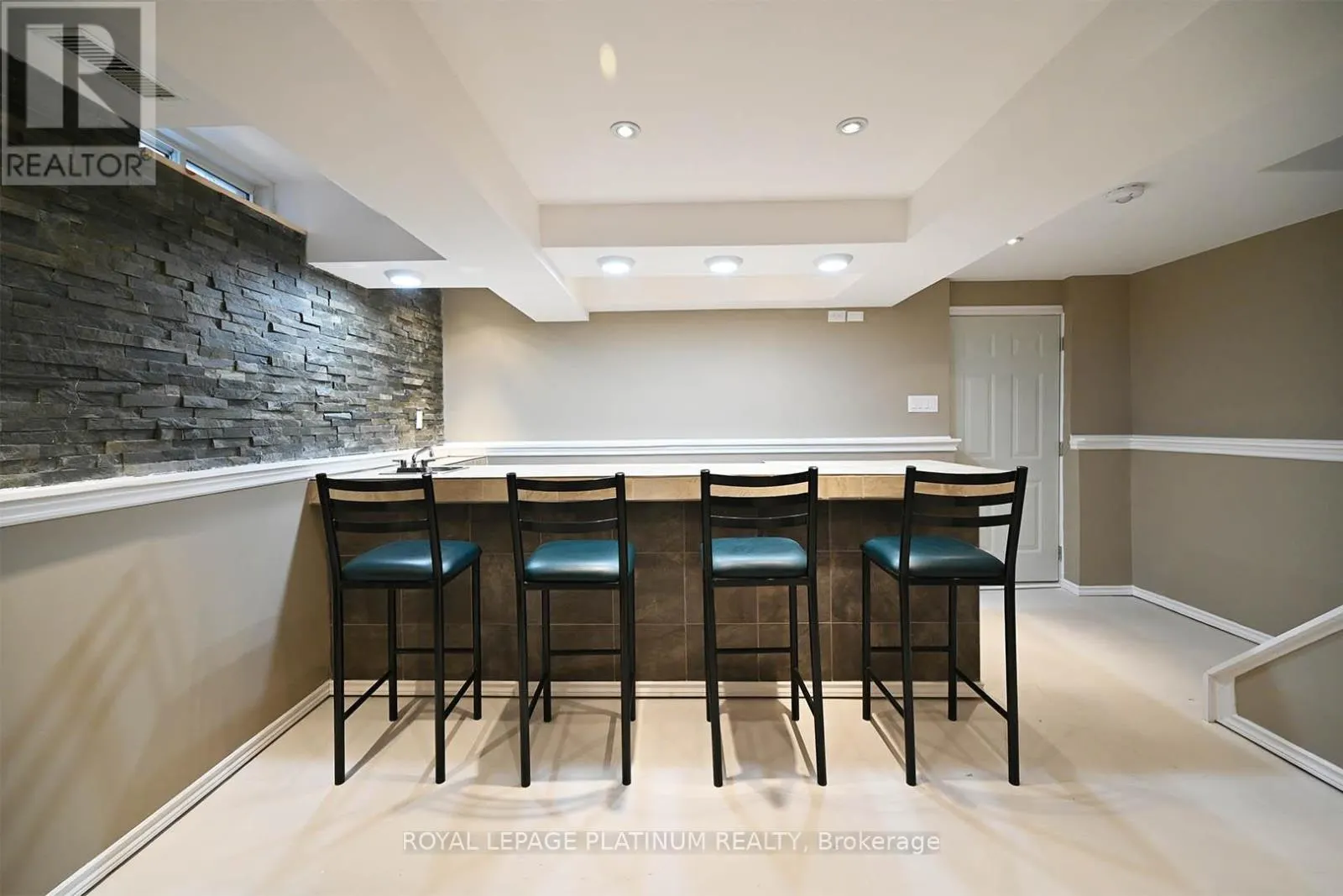 21 VISTA GREEN CRESCENT