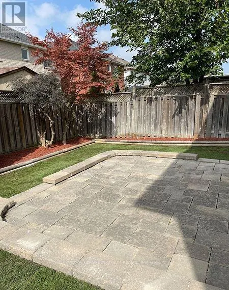 21 VISTA GREEN CRESCENT