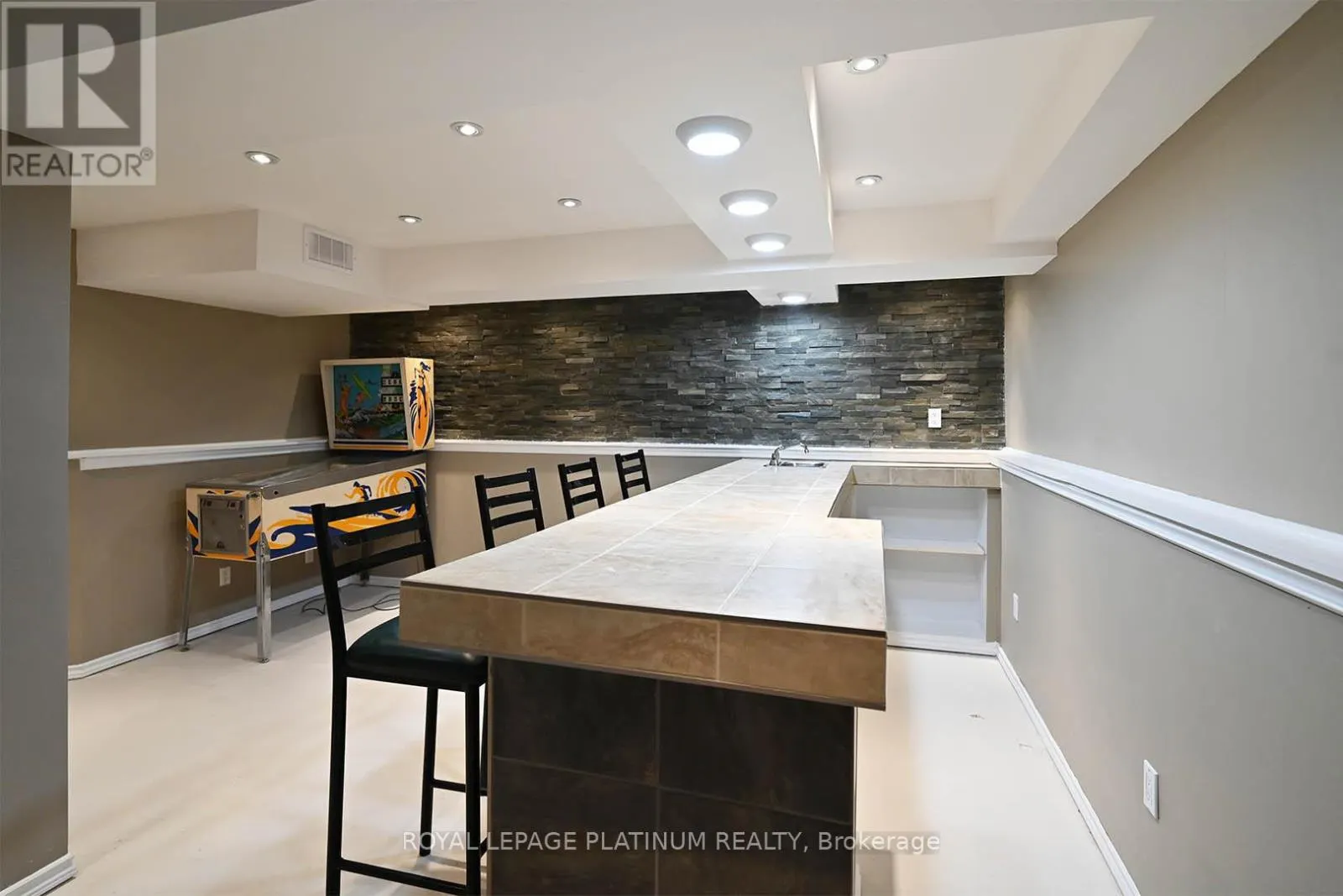 21 VISTA GREEN CRESCENT