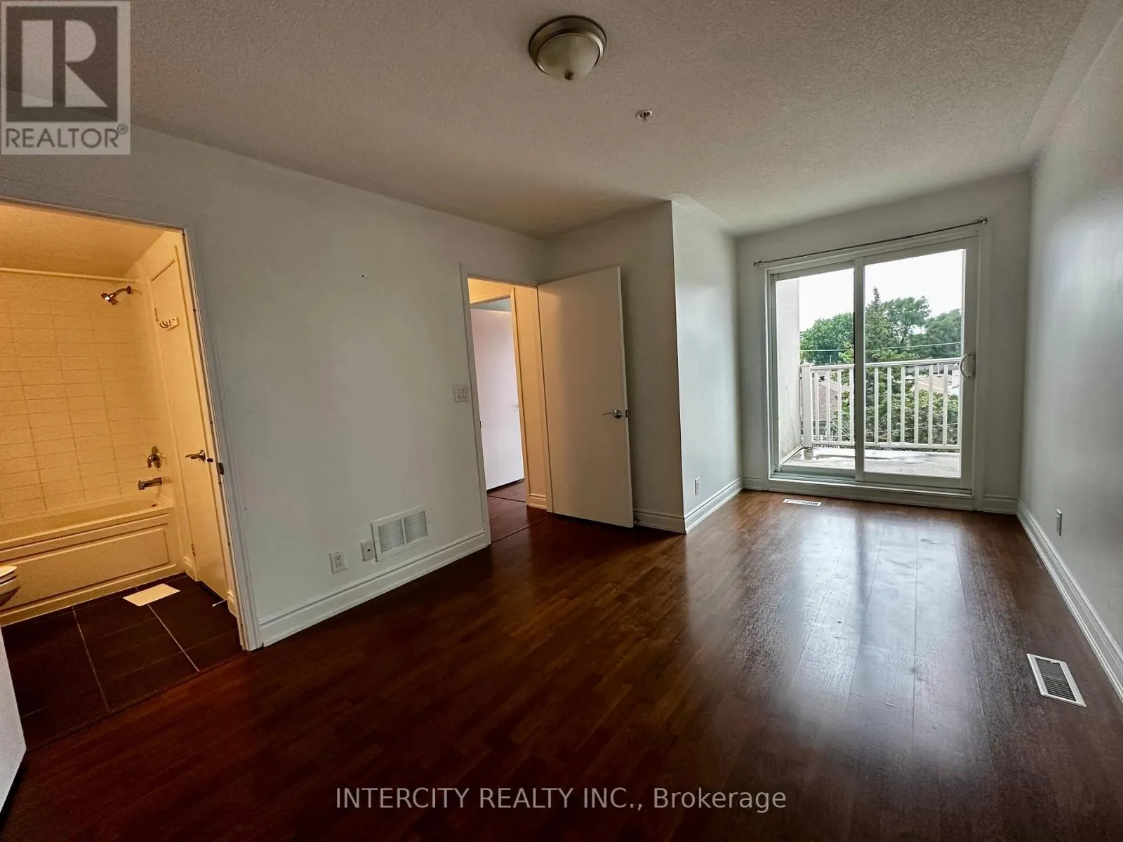 206 - 25 RICHGROVE DRIVE