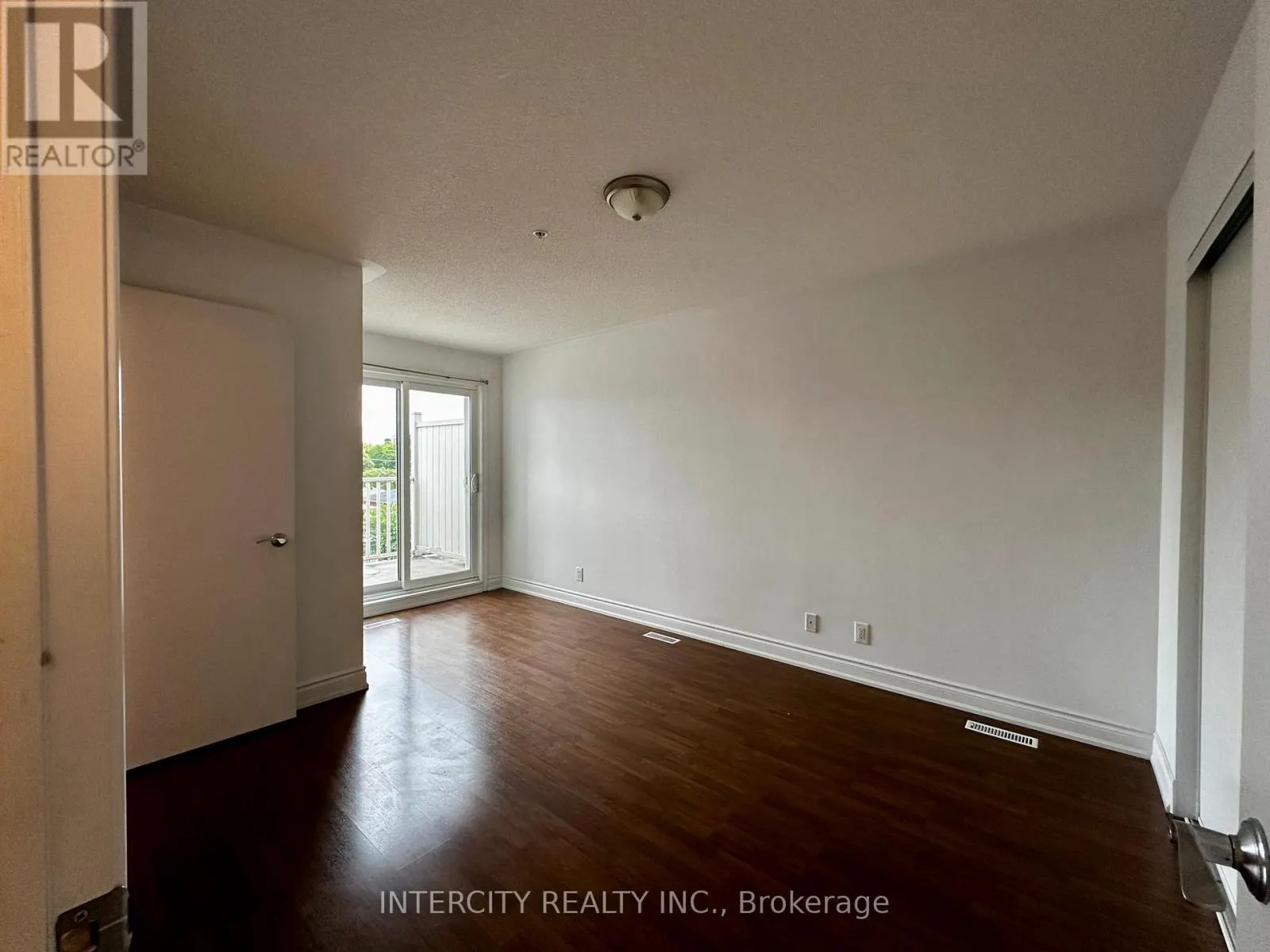 206 - 25 RICHGROVE DRIVE
