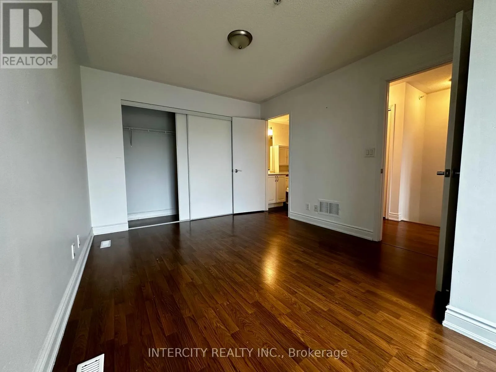 206 - 25 RICHGROVE DRIVE
