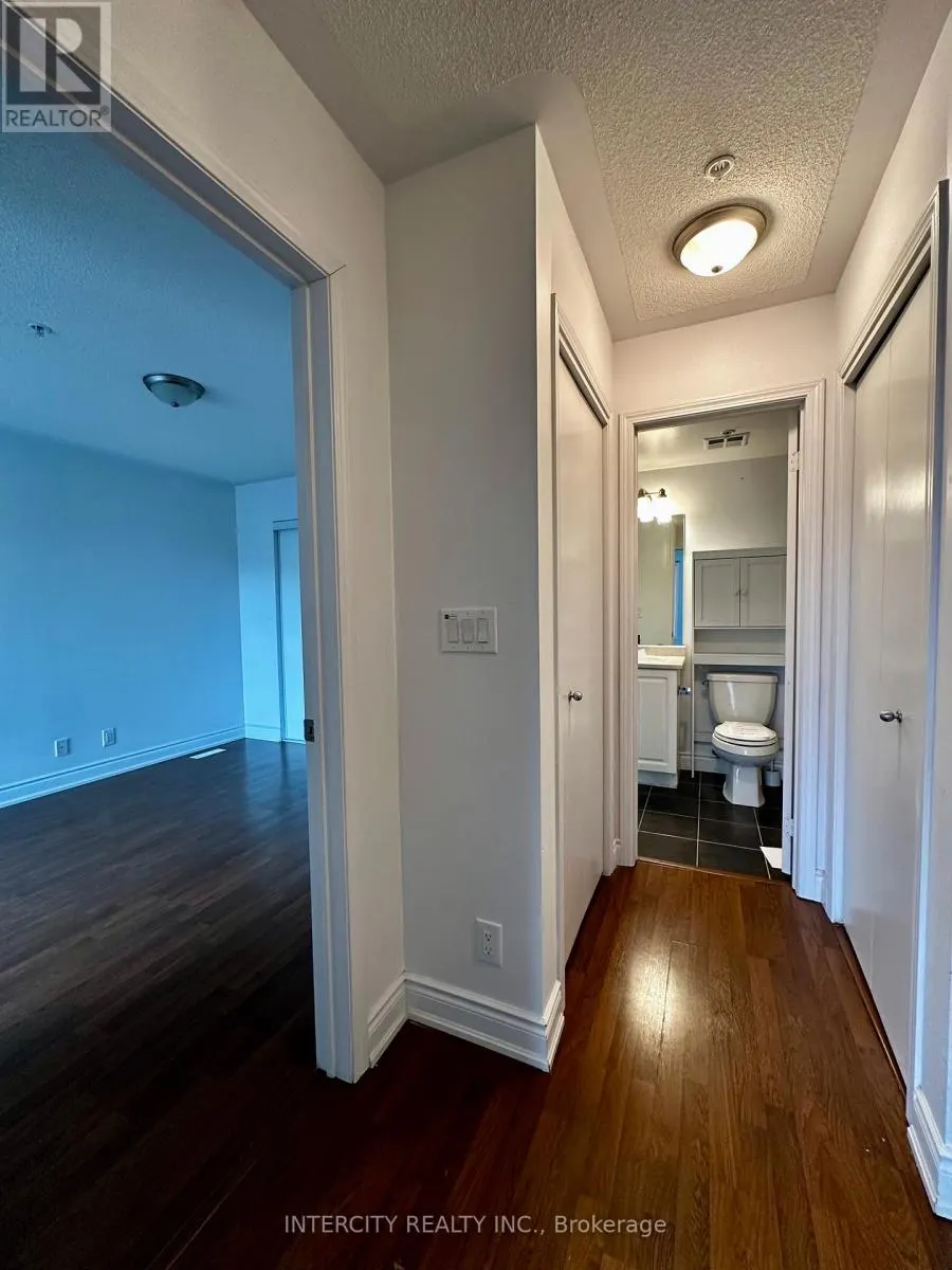 206 - 25 RICHGROVE DRIVE