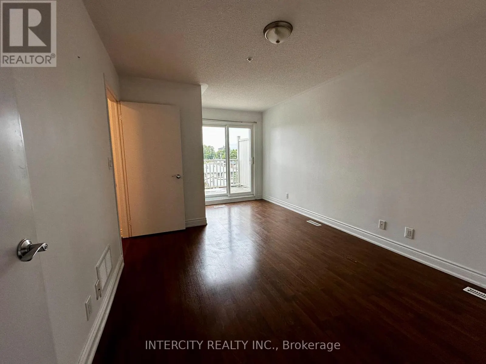 206 - 25 RICHGROVE DRIVE