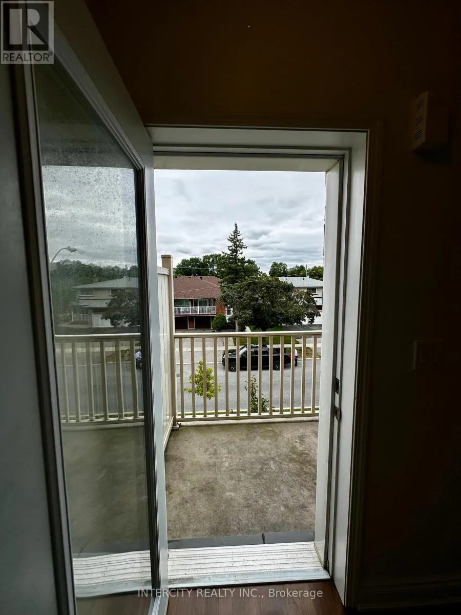 206 - 25 RICHGROVE DRIVE