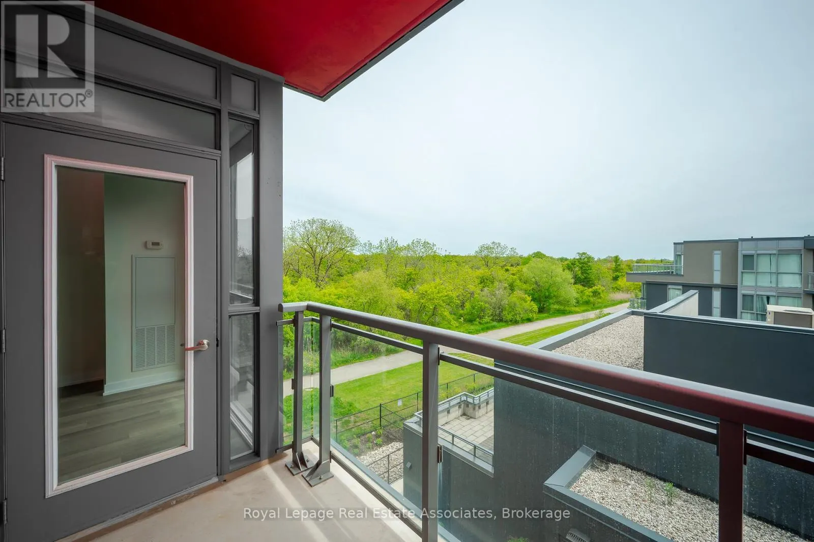 B412 - 5240 DUNDAS STREET