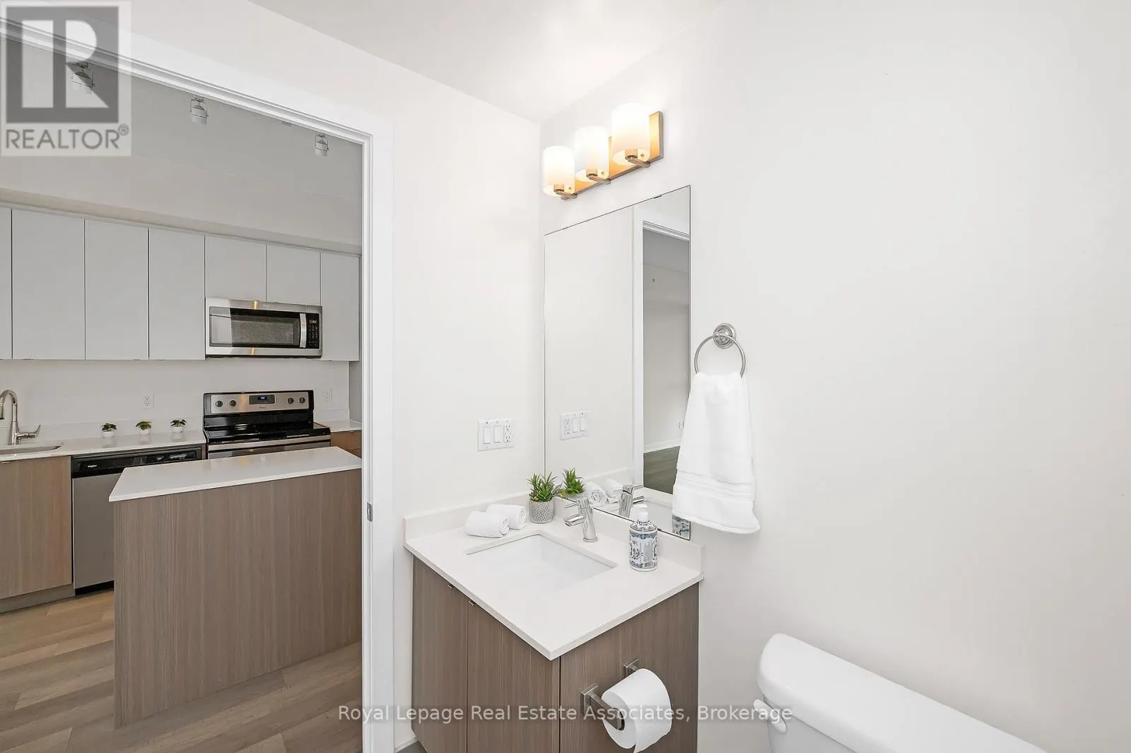 B412 - 5240 DUNDAS STREET