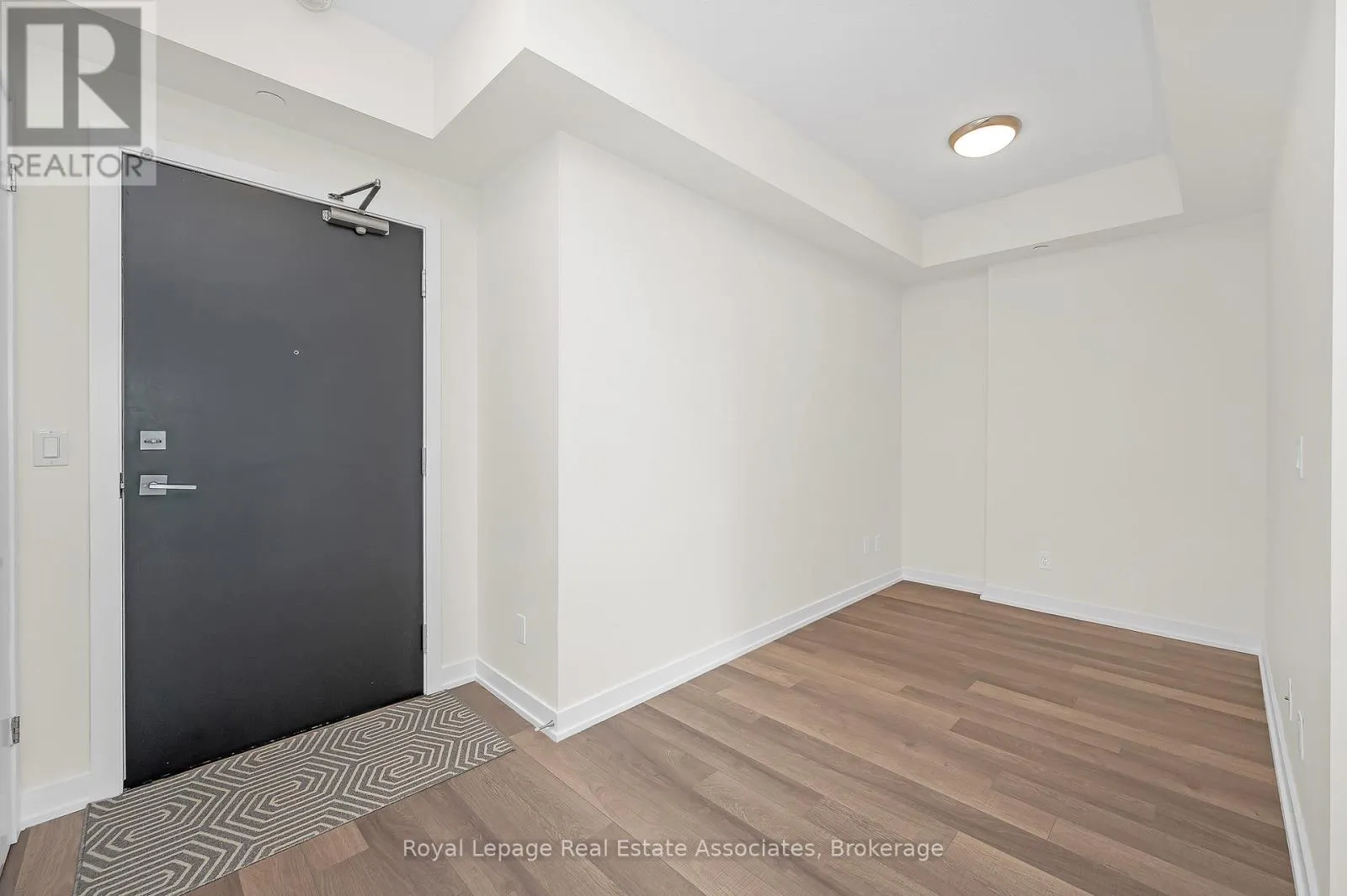 B412 - 5240 DUNDAS STREET