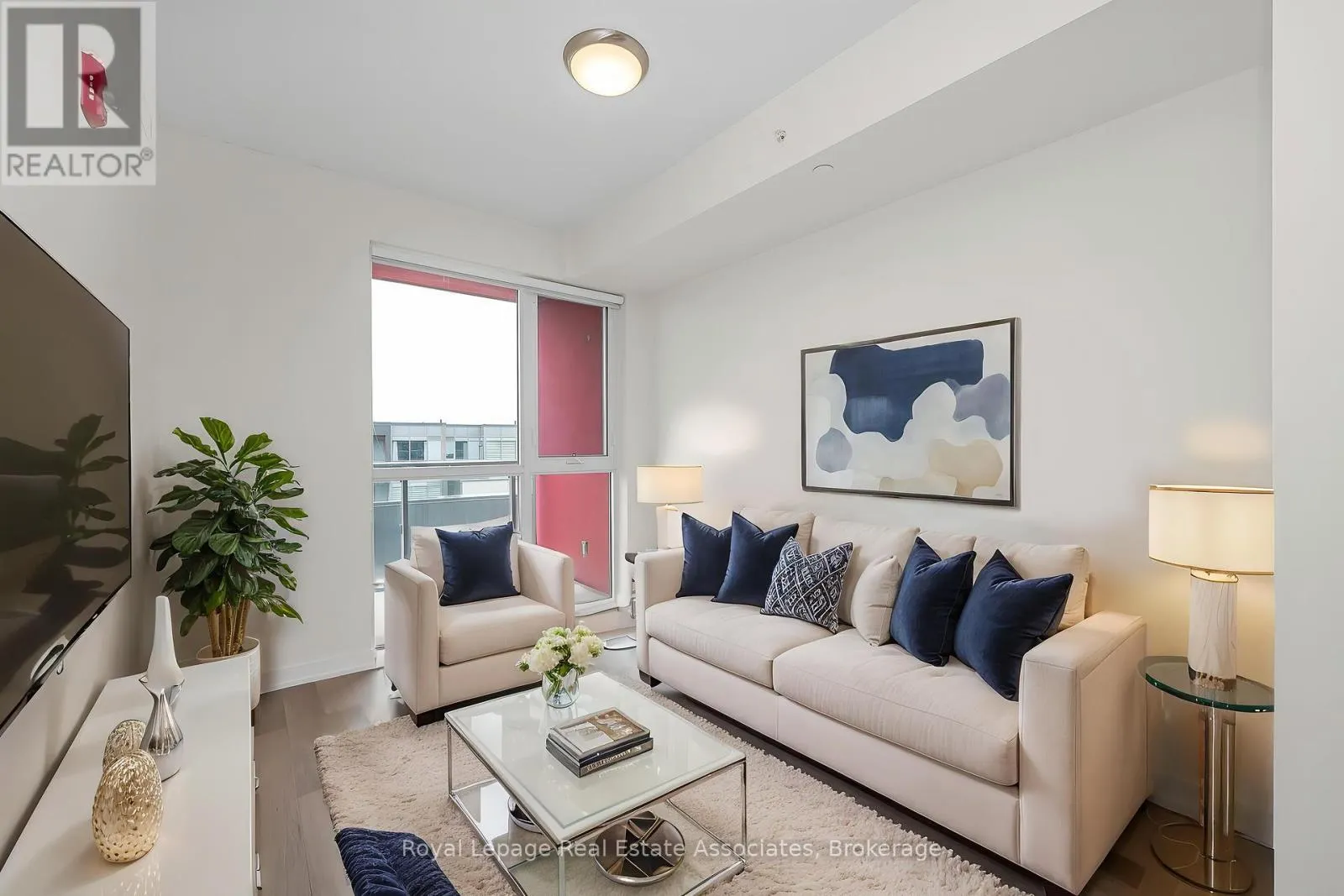 B412 - 5240 DUNDAS STREET