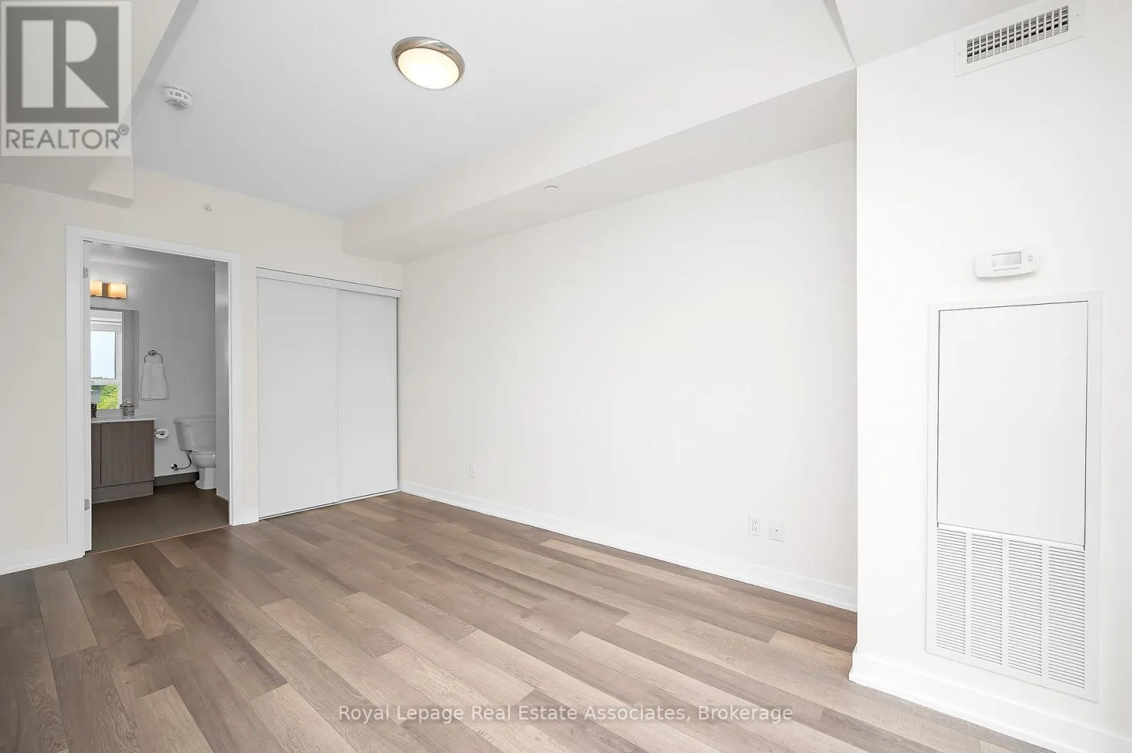 B412 - 5240 DUNDAS STREET