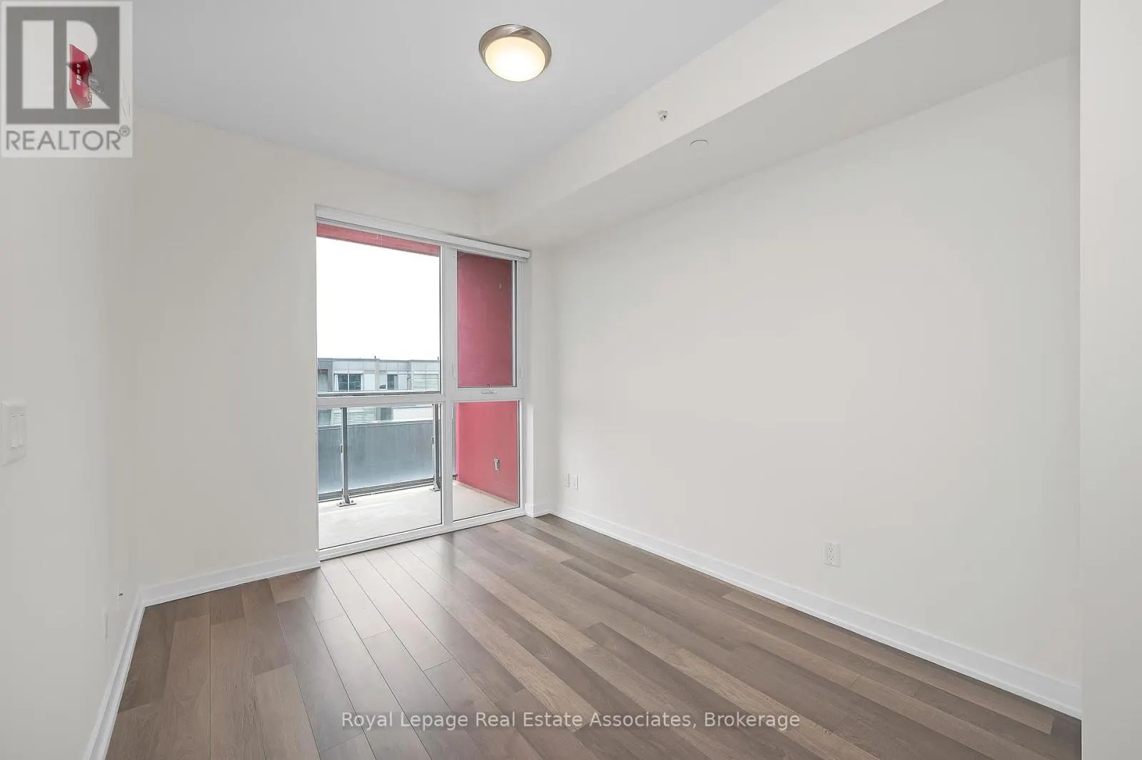 B412 - 5240 DUNDAS STREET