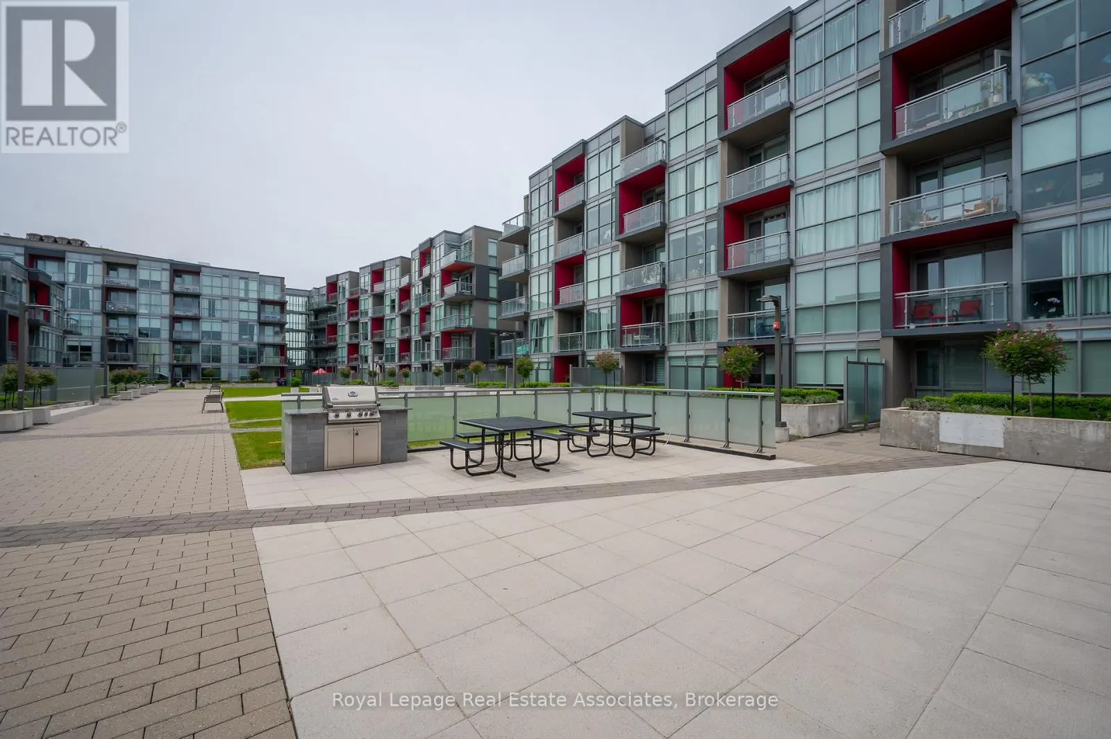 B412 - 5240 DUNDAS STREET