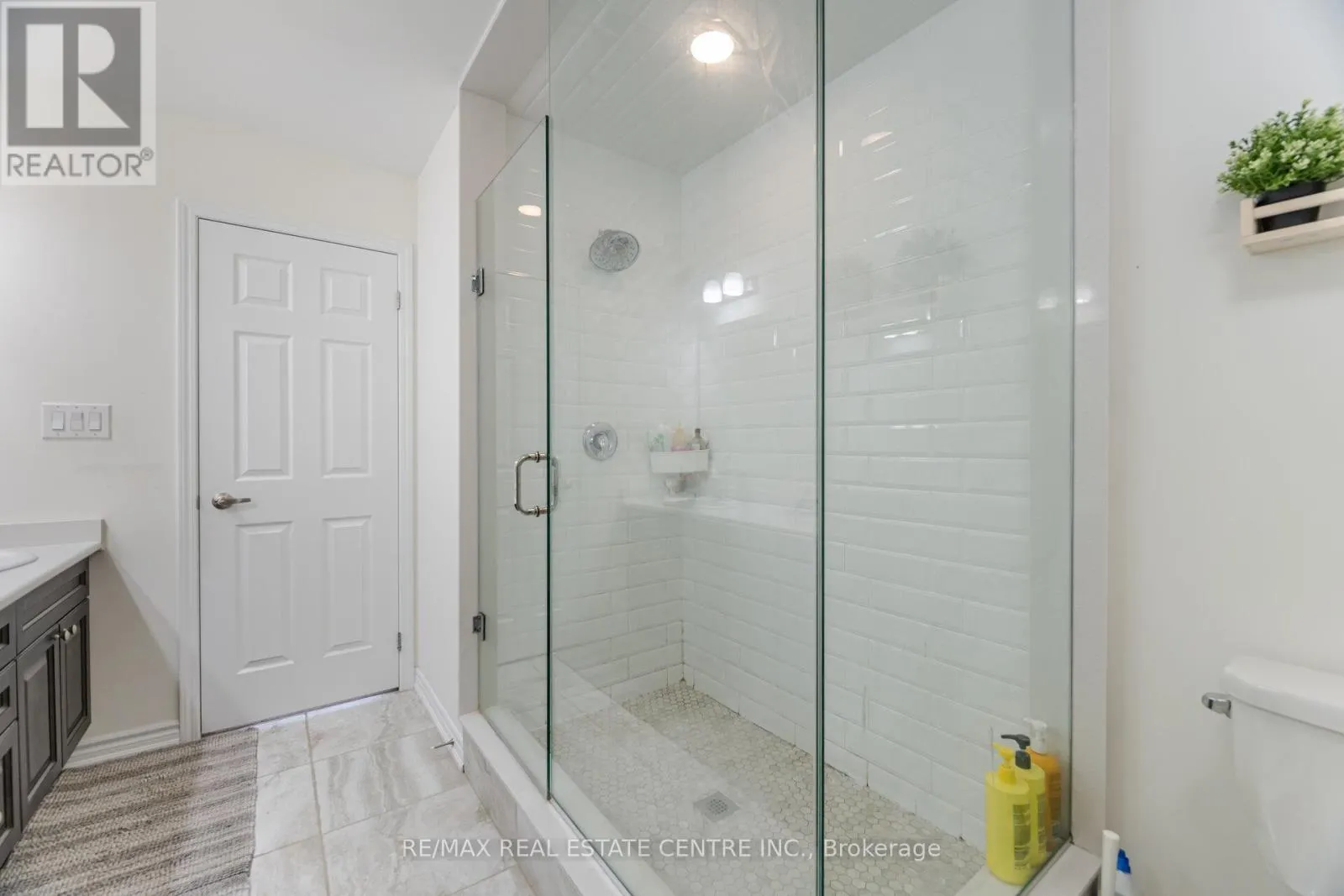 28 - 975 WHITLOCK AVENUE