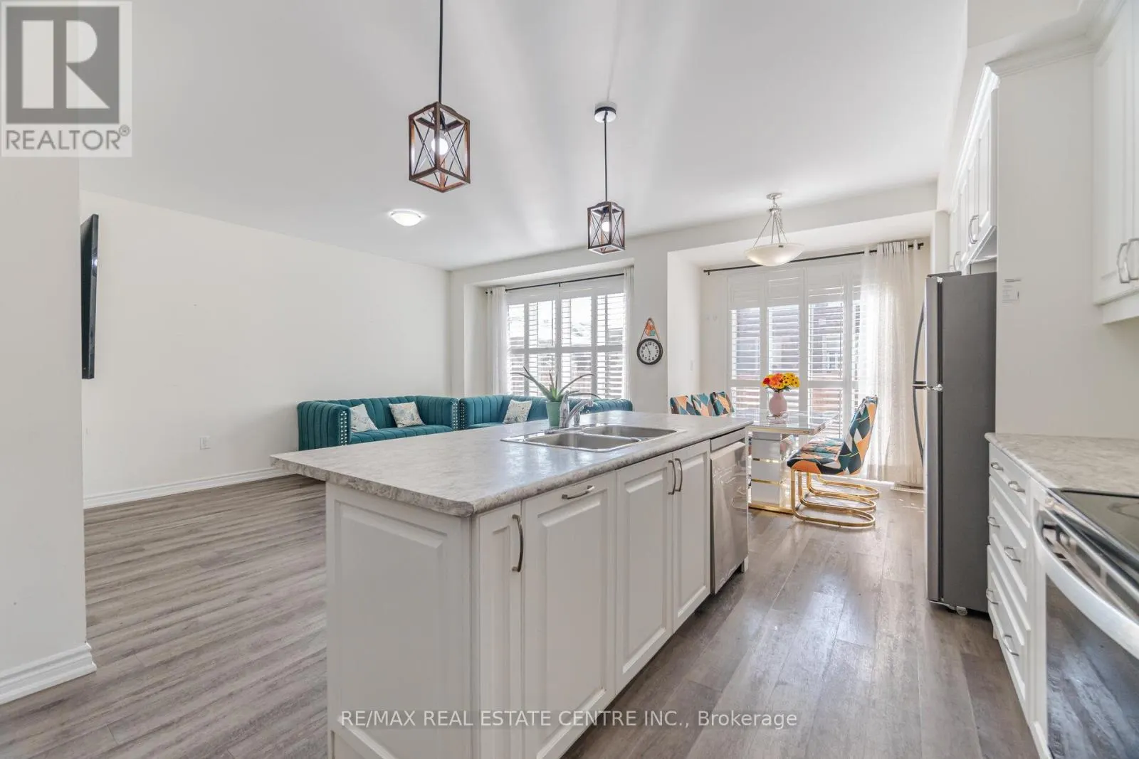 28 - 975 WHITLOCK AVENUE