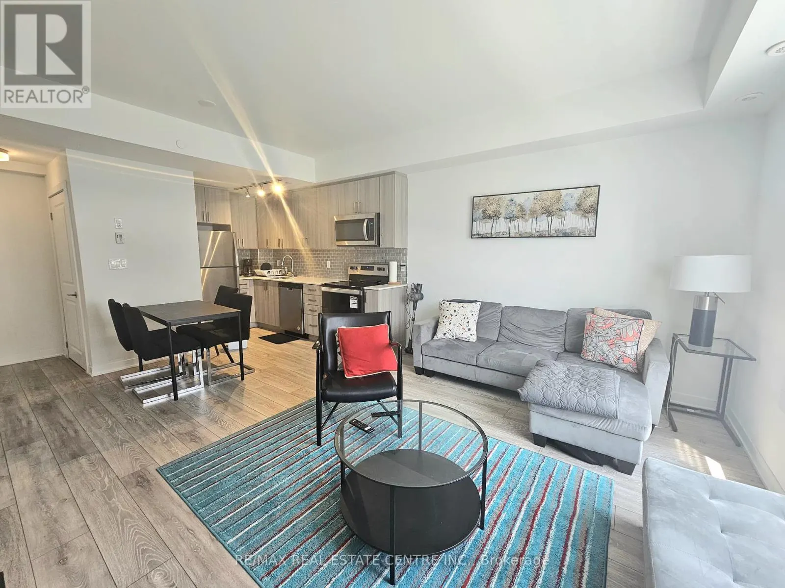 7 - 4017 HICKORY DRIVE