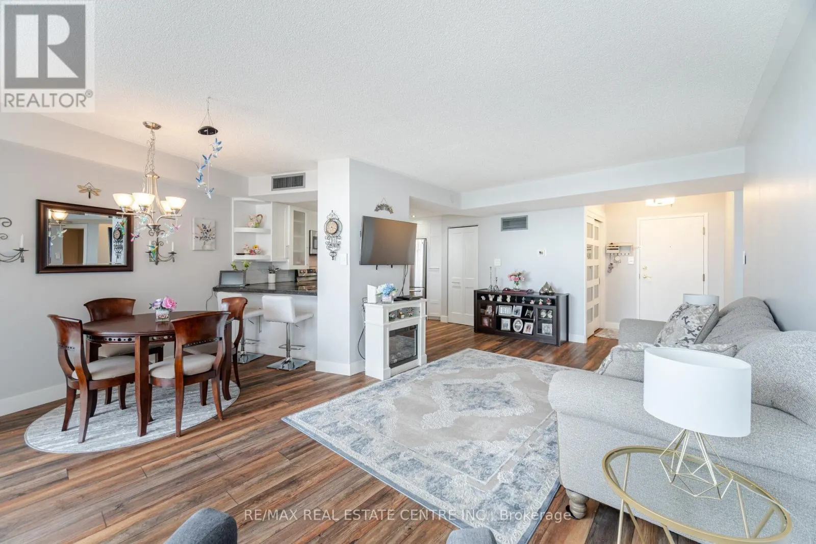 705 - 1360 RATHBURN ROAD E