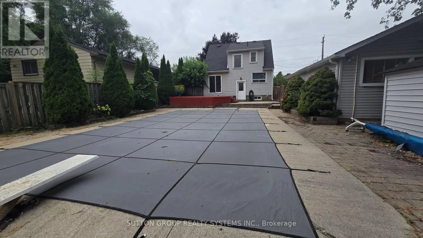 2232 QUEENSWAY DRIVE