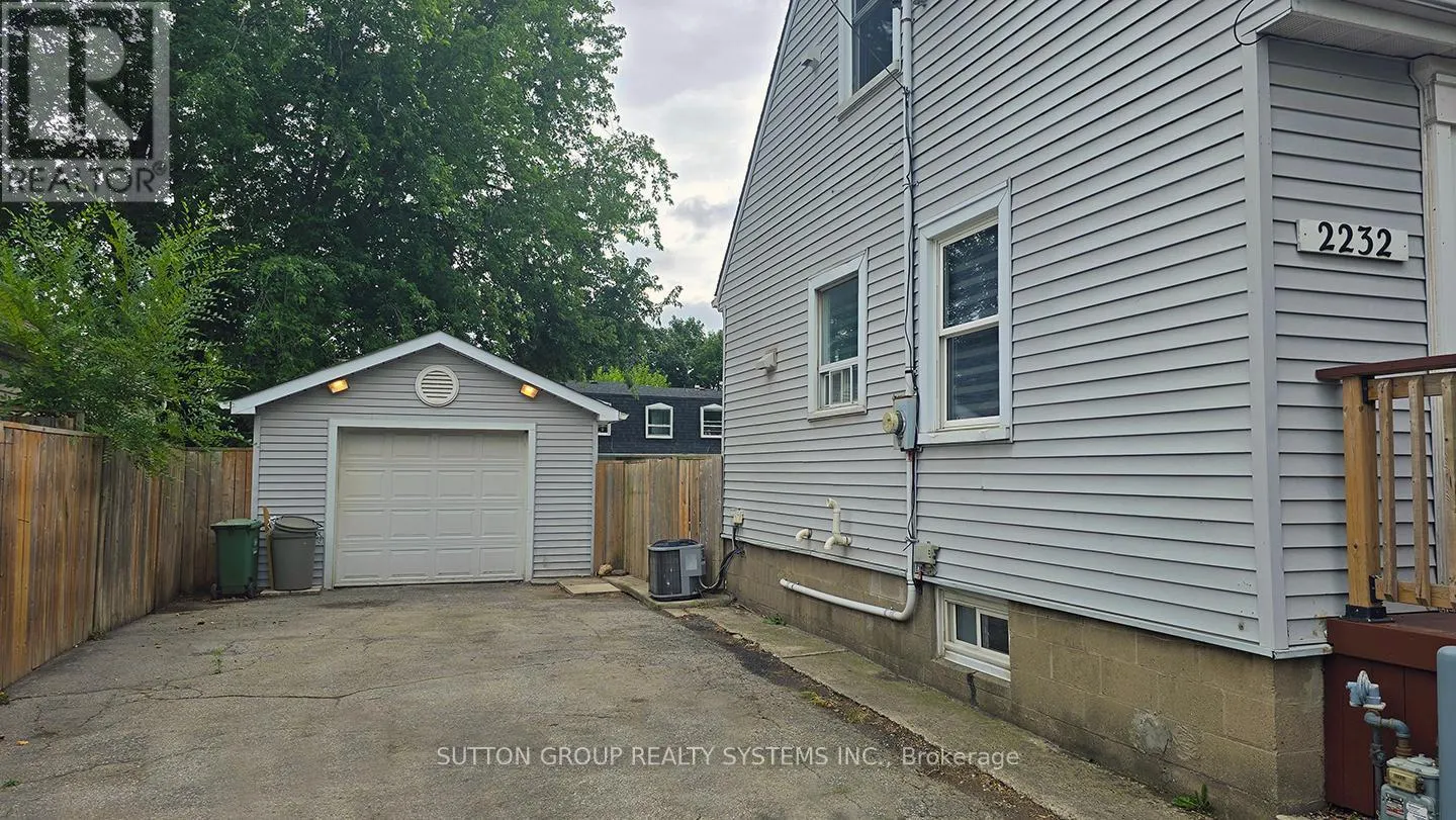 2232 QUEENSWAY DRIVE