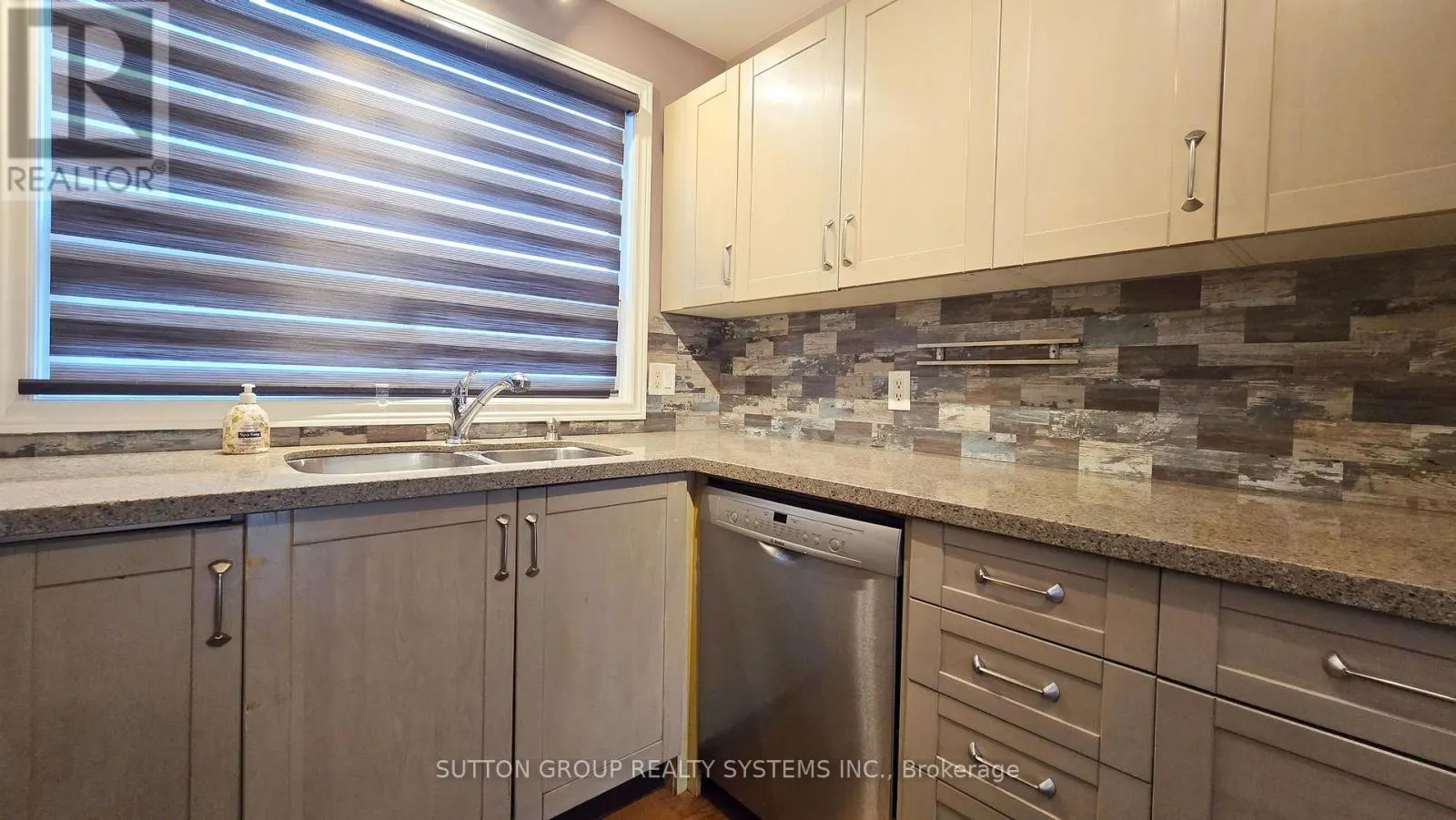 2232 QUEENSWAY DRIVE