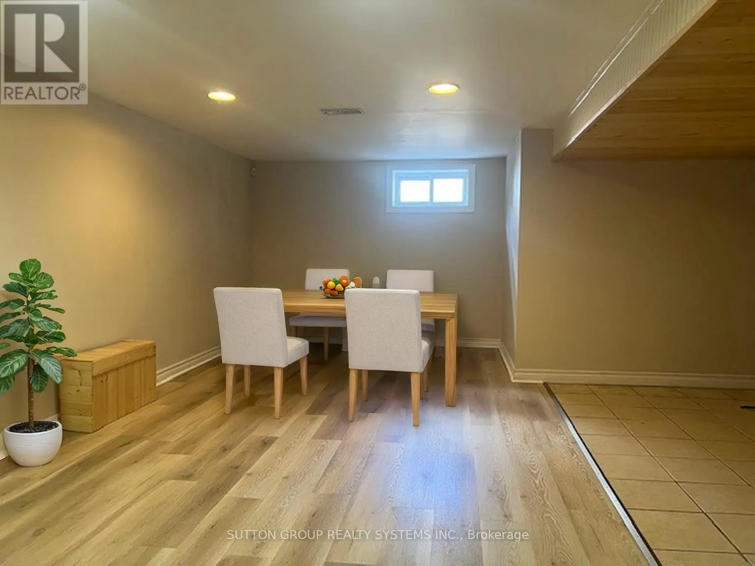 2232 QUEENSWAY DRIVE