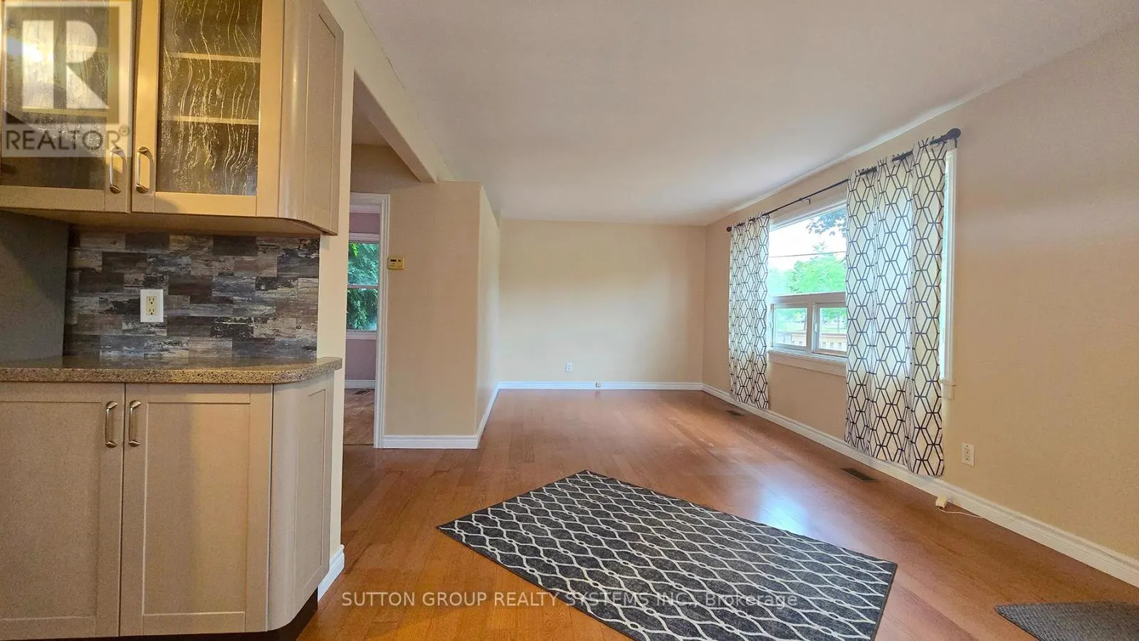 2232 QUEENSWAY DRIVE