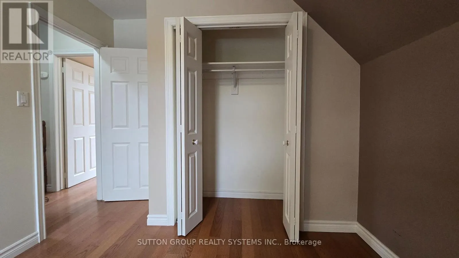 2232 QUEENSWAY DRIVE