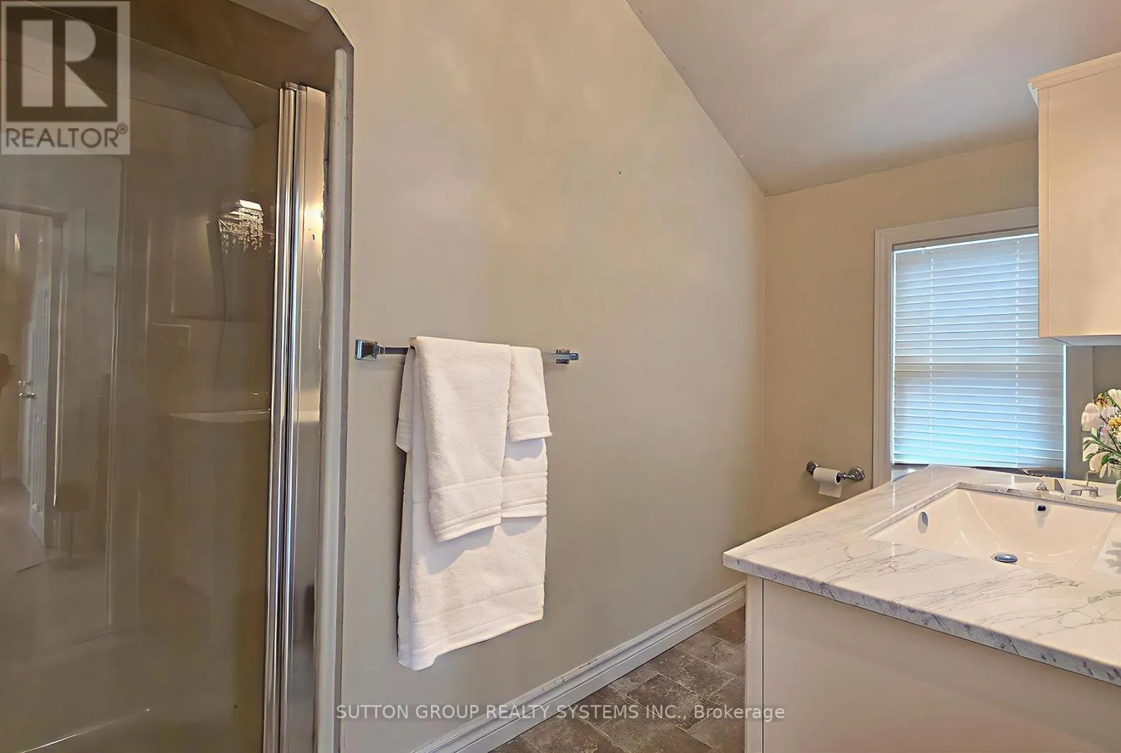 2232 QUEENSWAY DRIVE